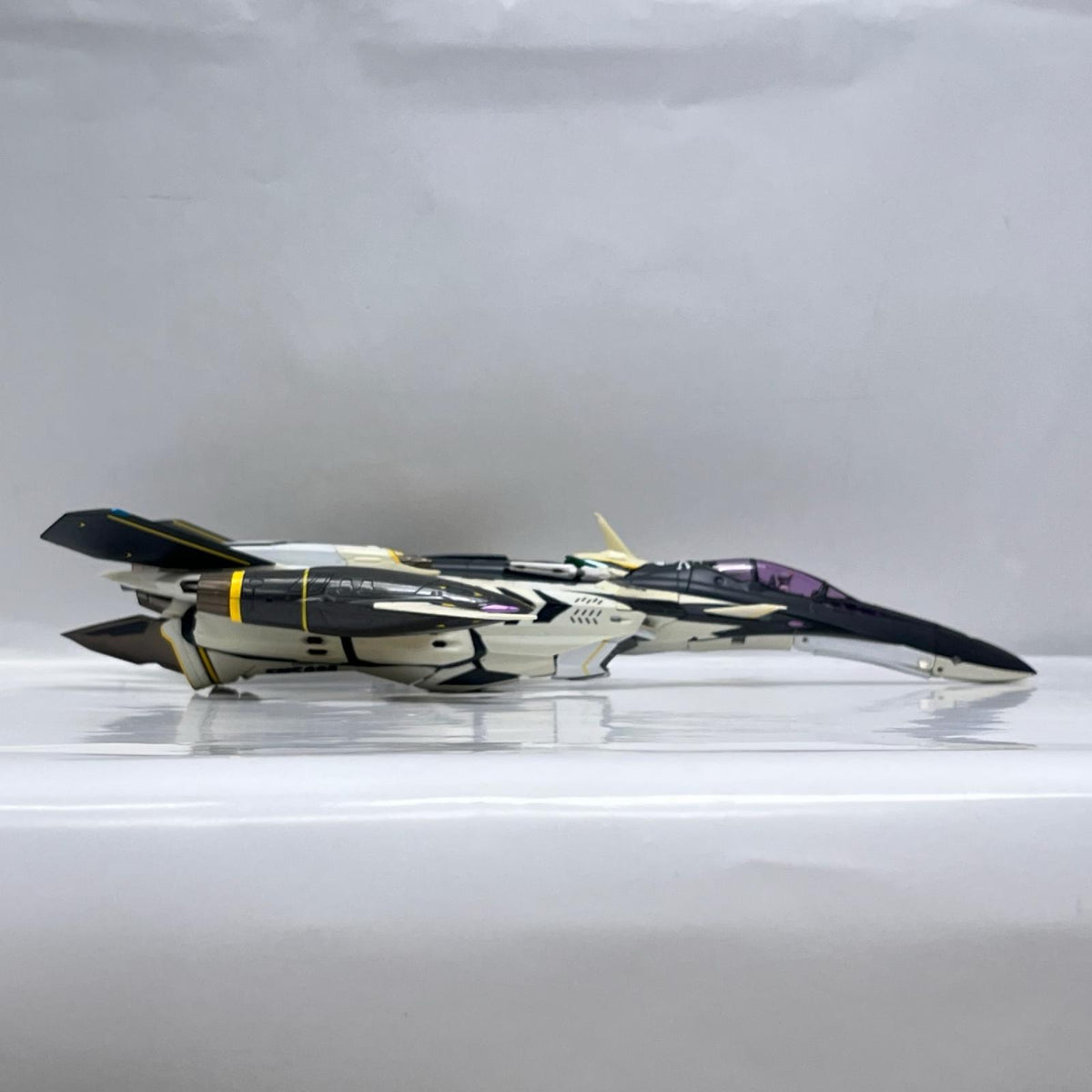 DX超合金 YF-29 デュランダルバルキリー 30周年記念カラー マクロスF/劇場版 マクロスF 恋離飛翼 〜サヨナラノツバサ〜/マクロスフロンティア バンダイ フィギュア/グッズ
