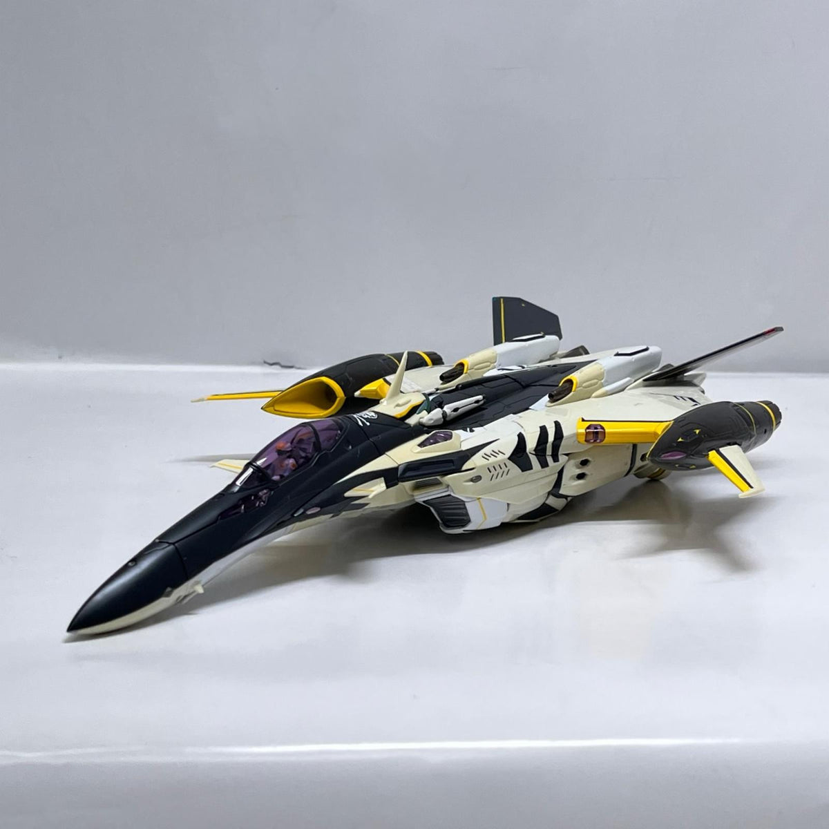DX超合金 YF-29 デュランダルバルキリー 30周年記念カラー マクロスF/劇場版 マクロスF 恋離飛翼 〜サヨナラノツバサ〜/マクロスフロンティア バンダイ フィギュア/グッズ