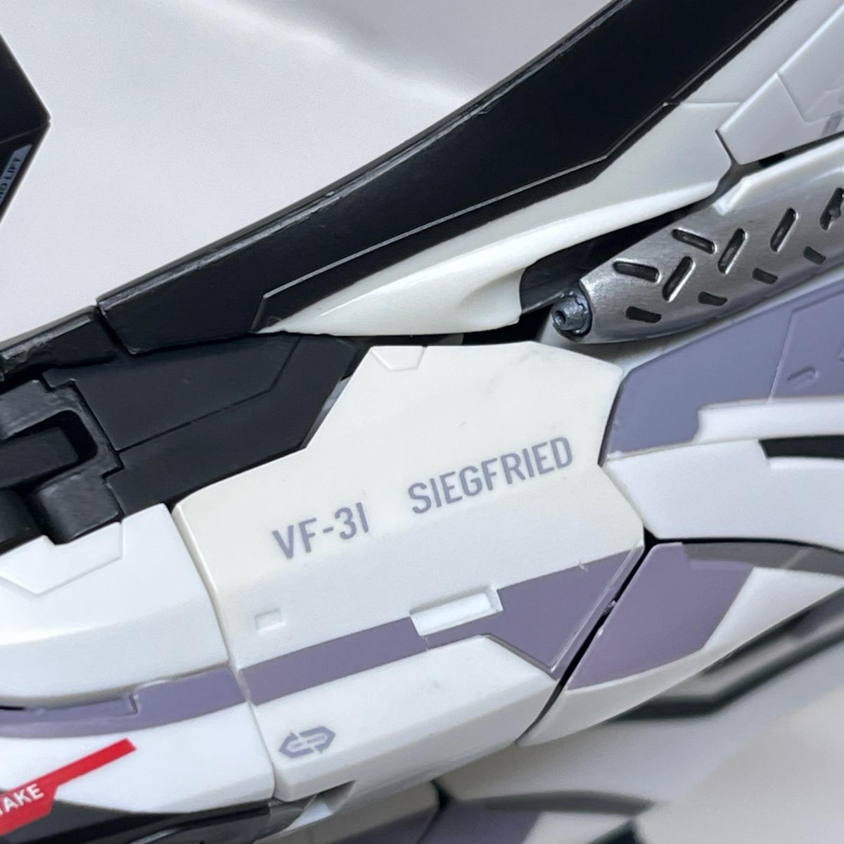 DX超合金 VF-31F ジークフリード(メッサー・イーレフェルト機) マクロスΔ/マクロスデルタ バンダイ フィギュア/グッズ