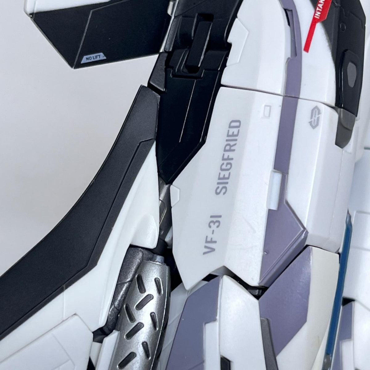 DX超合金 VF-31F ジークフリード(メッサー・イーレフェルト機) マクロスΔ/マクロスデルタ バンダイ フィギュア/グッズ