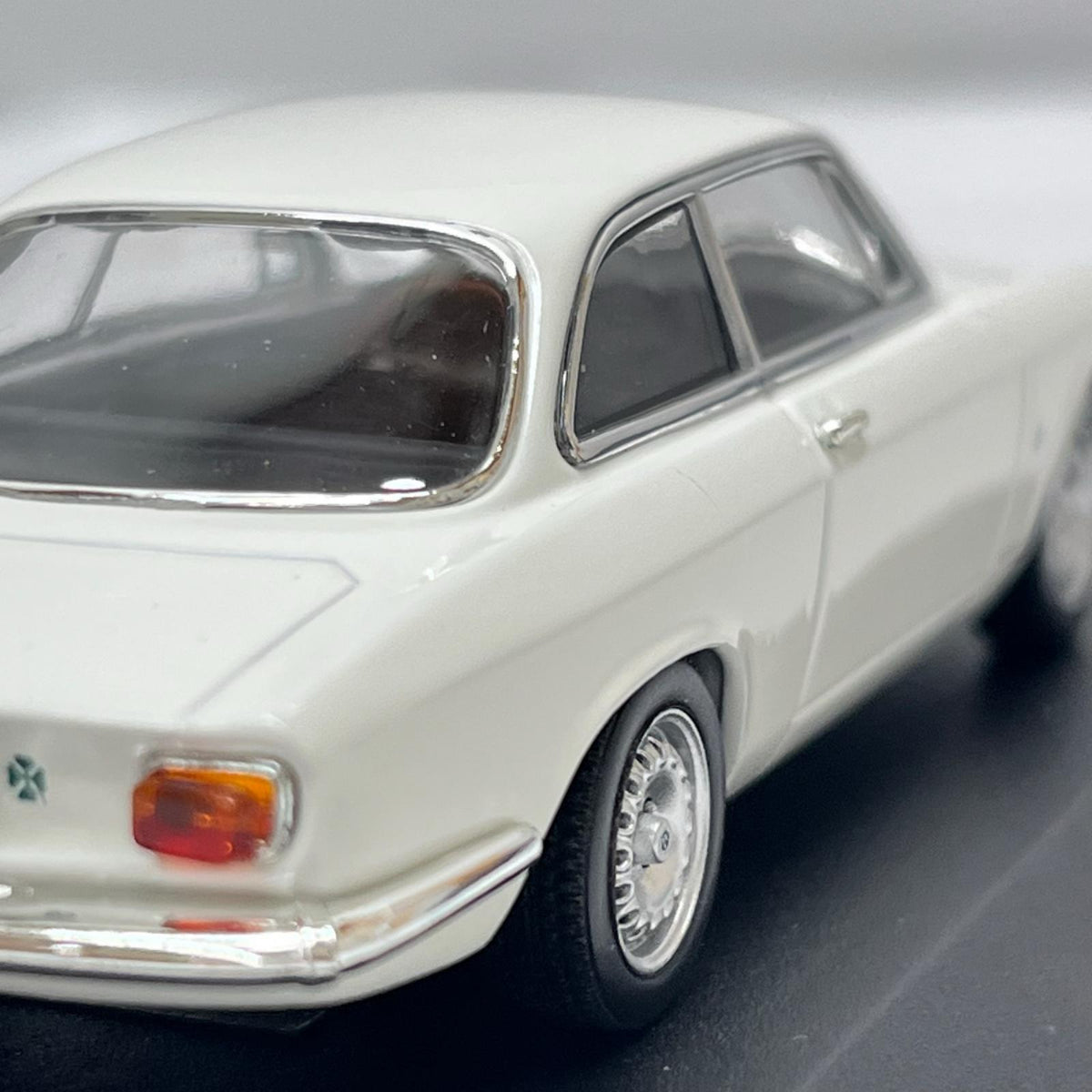 1/43 PMA アルファロメオ ジュリア スプリント GTA 1965 ミニチャンプス 1/43 アルファロメオ ジュリア スプリント GTA 1965 ミニチャンプス（MINICHAMPS） スケールカー