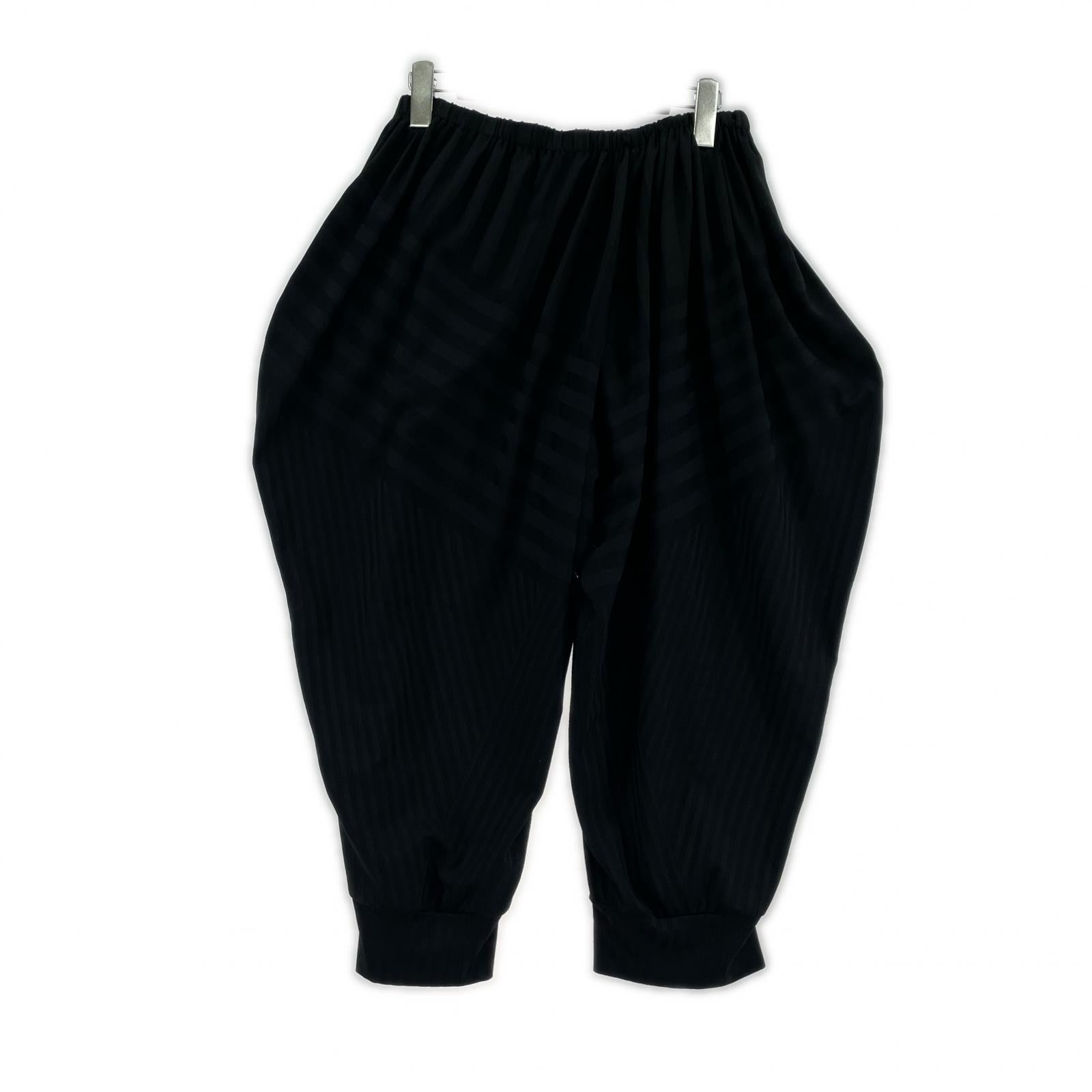 パンツ クロップドパンツ　総柄