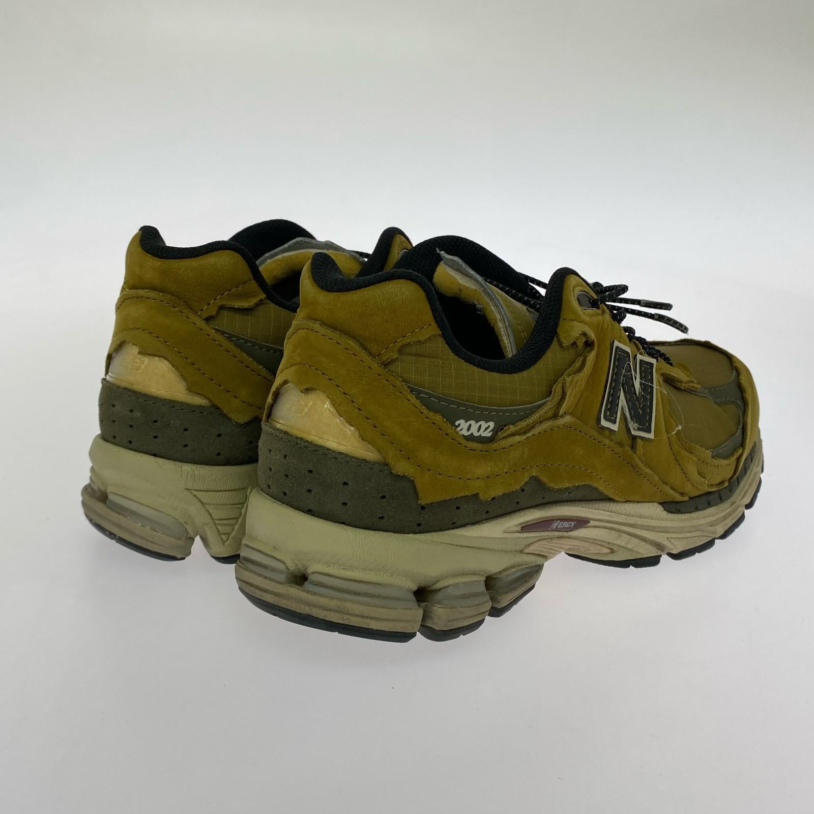 スニーカー M2002RDP (27.0) 27cm (US9 UK8 1/2 EU44) カーキ