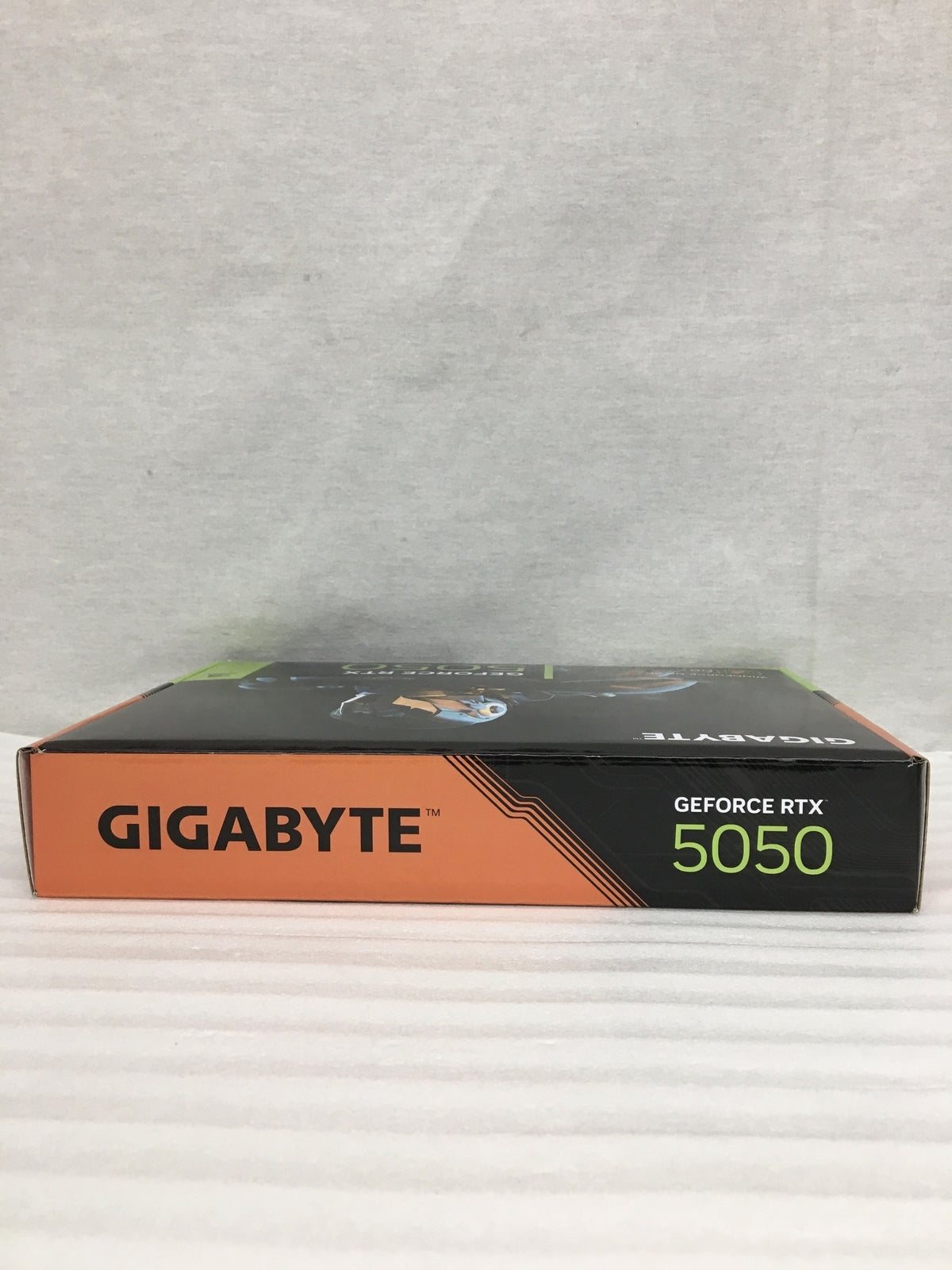 GIGABYTE製 GeForce RTX 5050 GV-N5050WF2OC-8GD その他小物