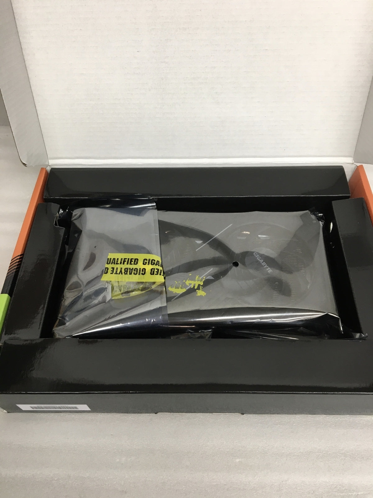 GIGABYTE製 GeForce RTX 5050 GV-N5050WF2OC-8GD その他小物