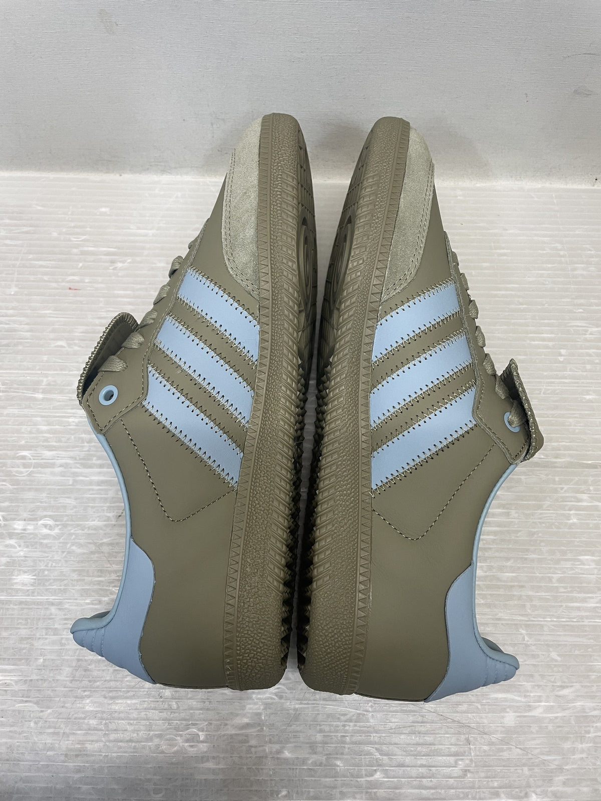 スニーカー ID8712