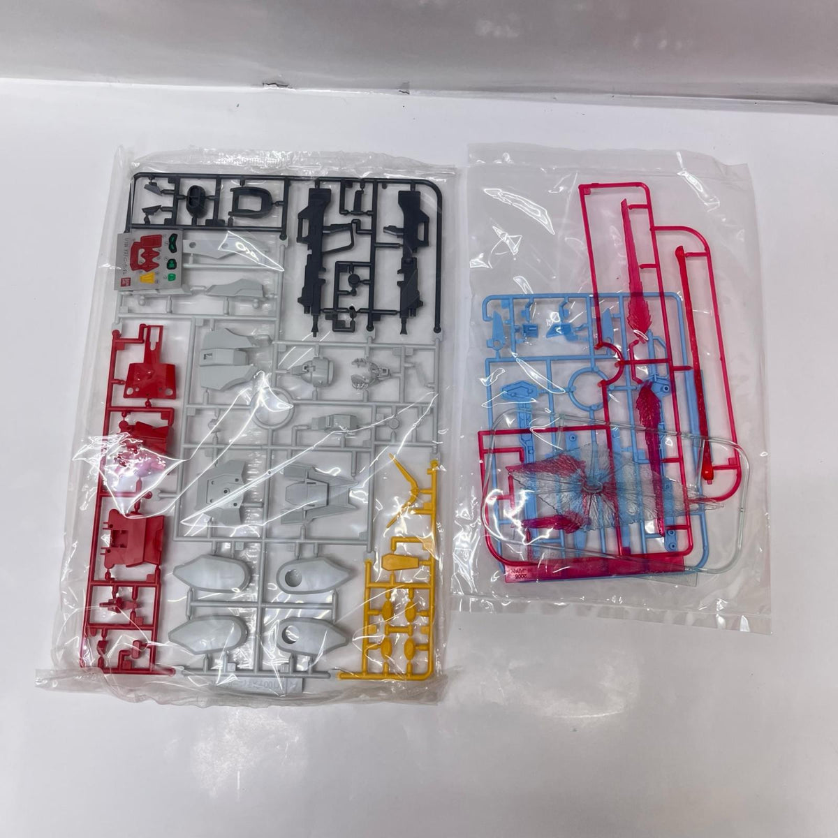 1/100 ZGMF-X42S デスティニーガンダム 機動戦士ガンダムSEED DESTINY（シード デスティニー） BANDAI（バンダイ ガンプラ