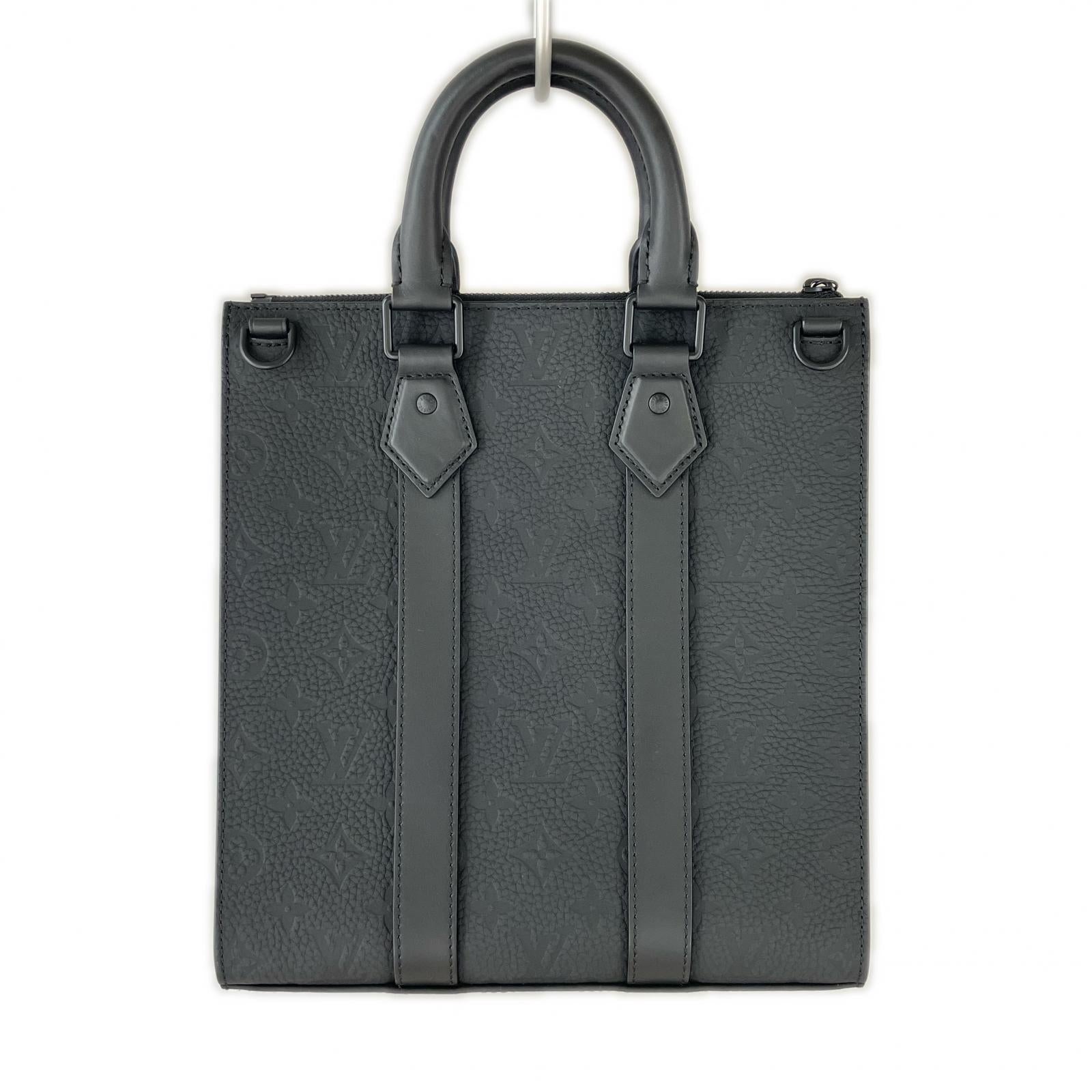LV モノグラム・トリヨン サックプラ・クロス M21884