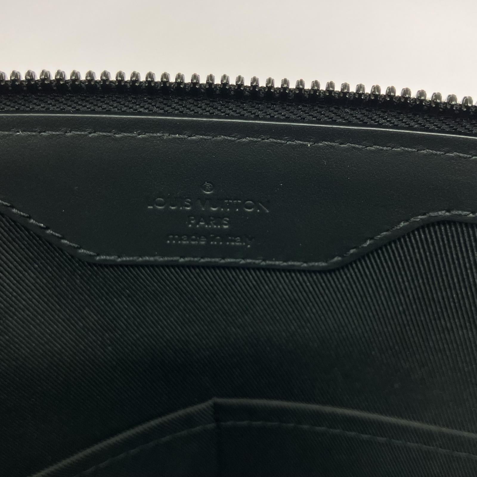 LV モノグラム・トリヨン サックプラ・クロス M21884