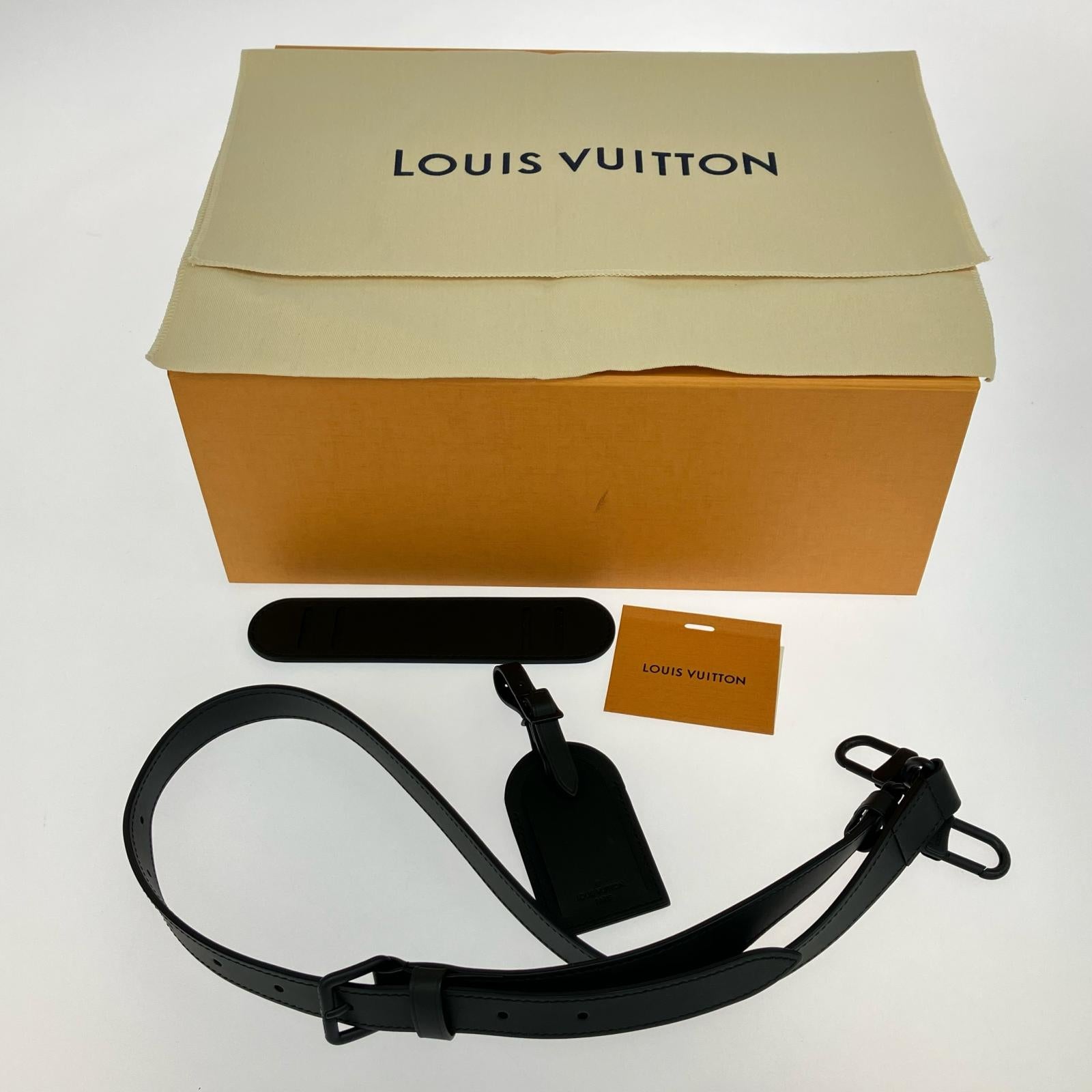 LV モノグラム・トリヨン サックプラ・クロス M21884