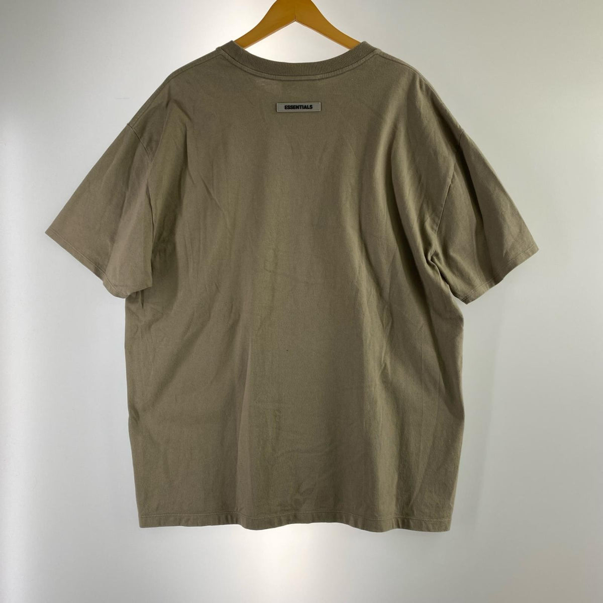 半袖Ｔシャツ ESSENTIALS FEAR OF GOD ﾗﾊﾞｰﾛｺﾞ S/STシャツ ﾁｬｺ-ﾙ (M) M カーキ