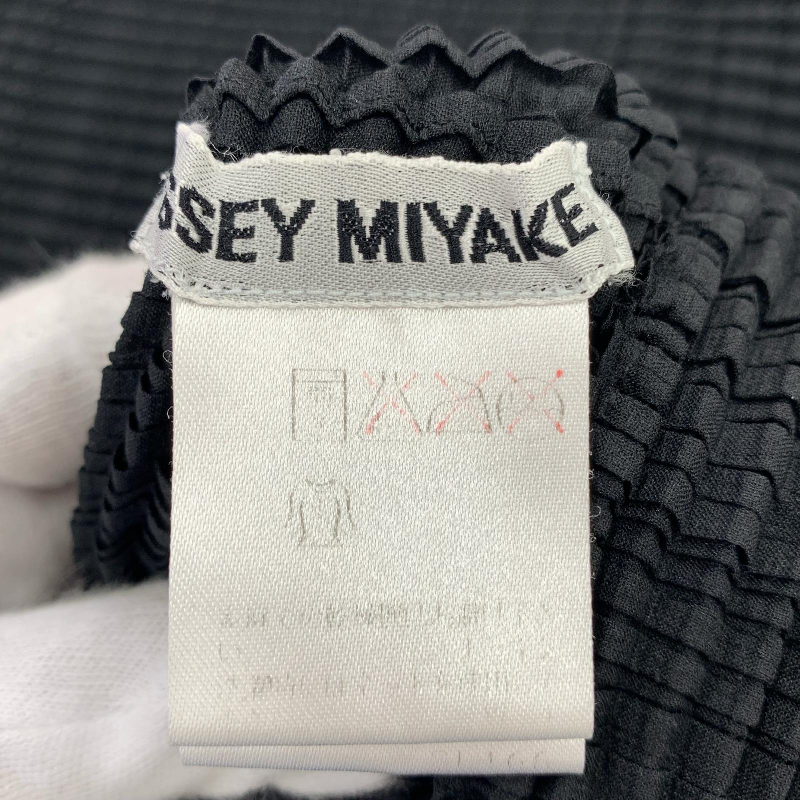 半袖Ｔシャツ ISSEY MIYAKE プリーツハイネックトップス IM92-FT104 黒 (M) M ブラック
