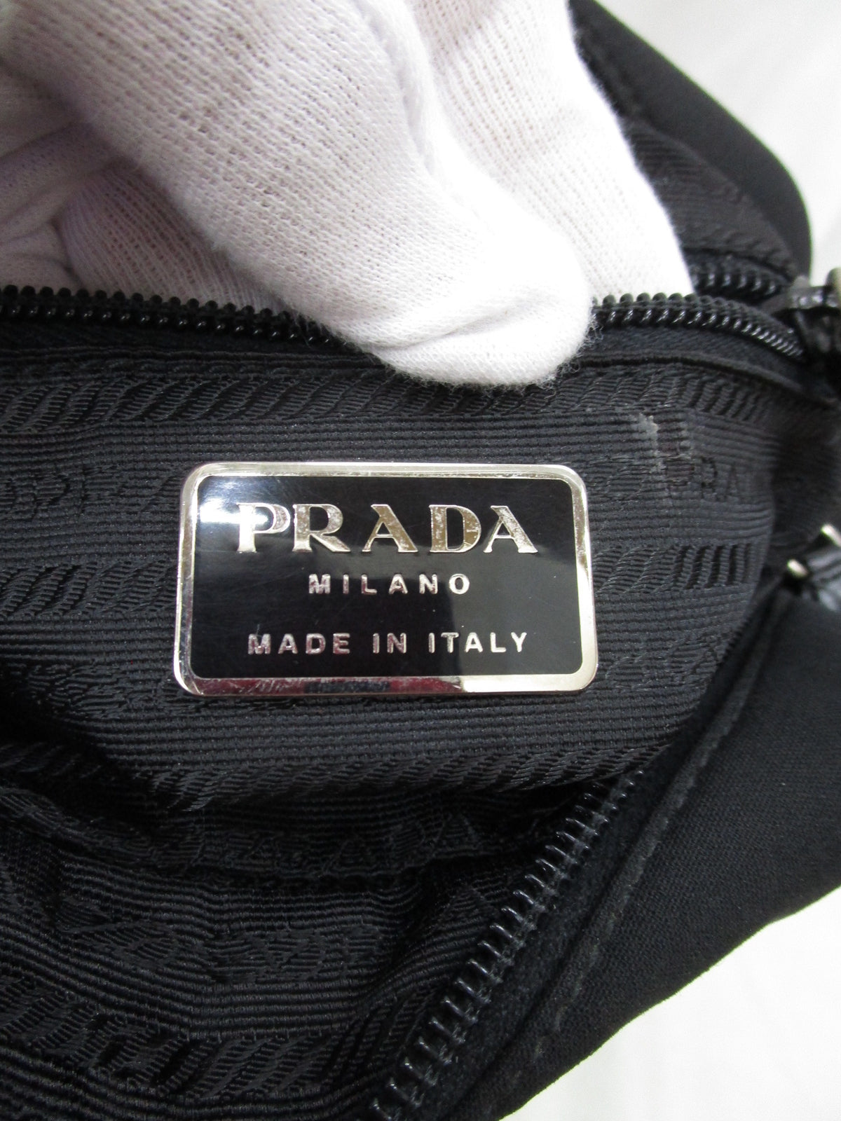 PRADA SPORT ﾅｲﾛﾝｷｬﾝﾊﾞｽｼｮﾙﾀﾞｰﾊﾞｯｸﾞ 黒