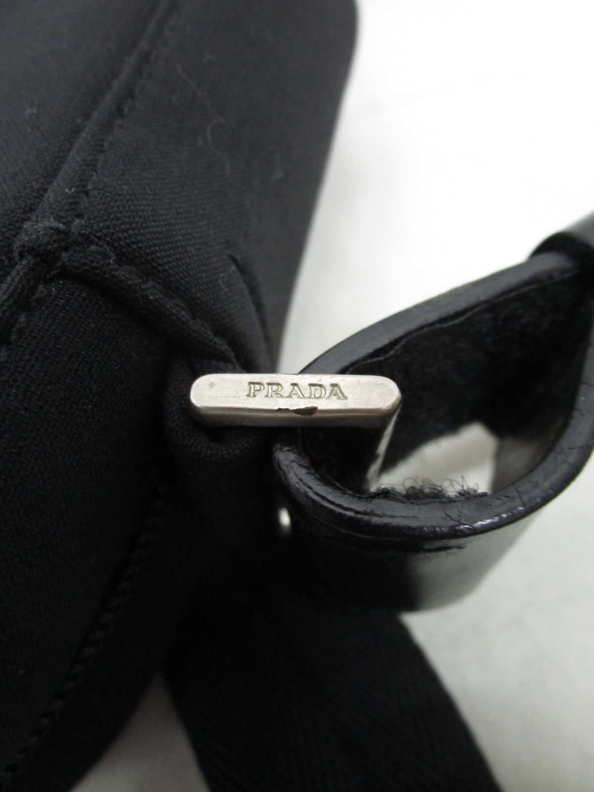 PRADA SPORT ﾅｲﾛﾝｷｬﾝﾊﾞｽｼｮﾙﾀﾞｰﾊﾞｯｸﾞ 黒