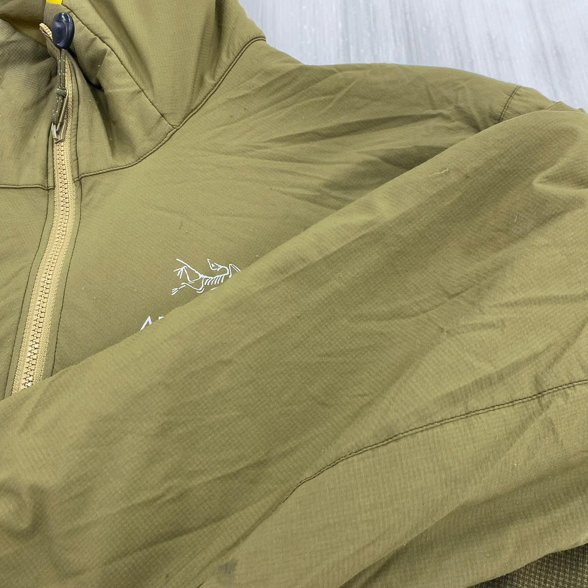 ジャケット Atom LT Hoody (S) カーキ S カーキ
