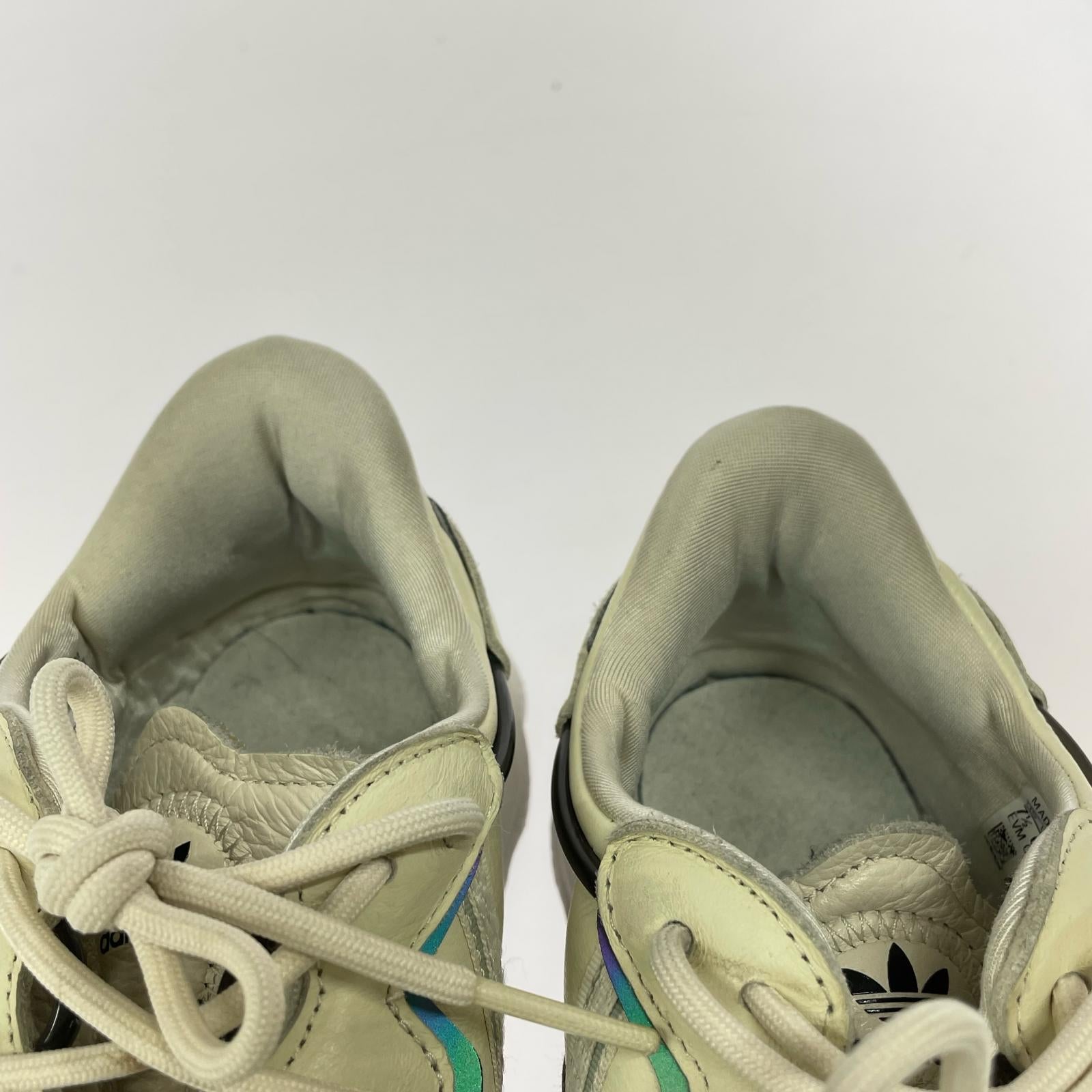 シューズ adidas EE7018