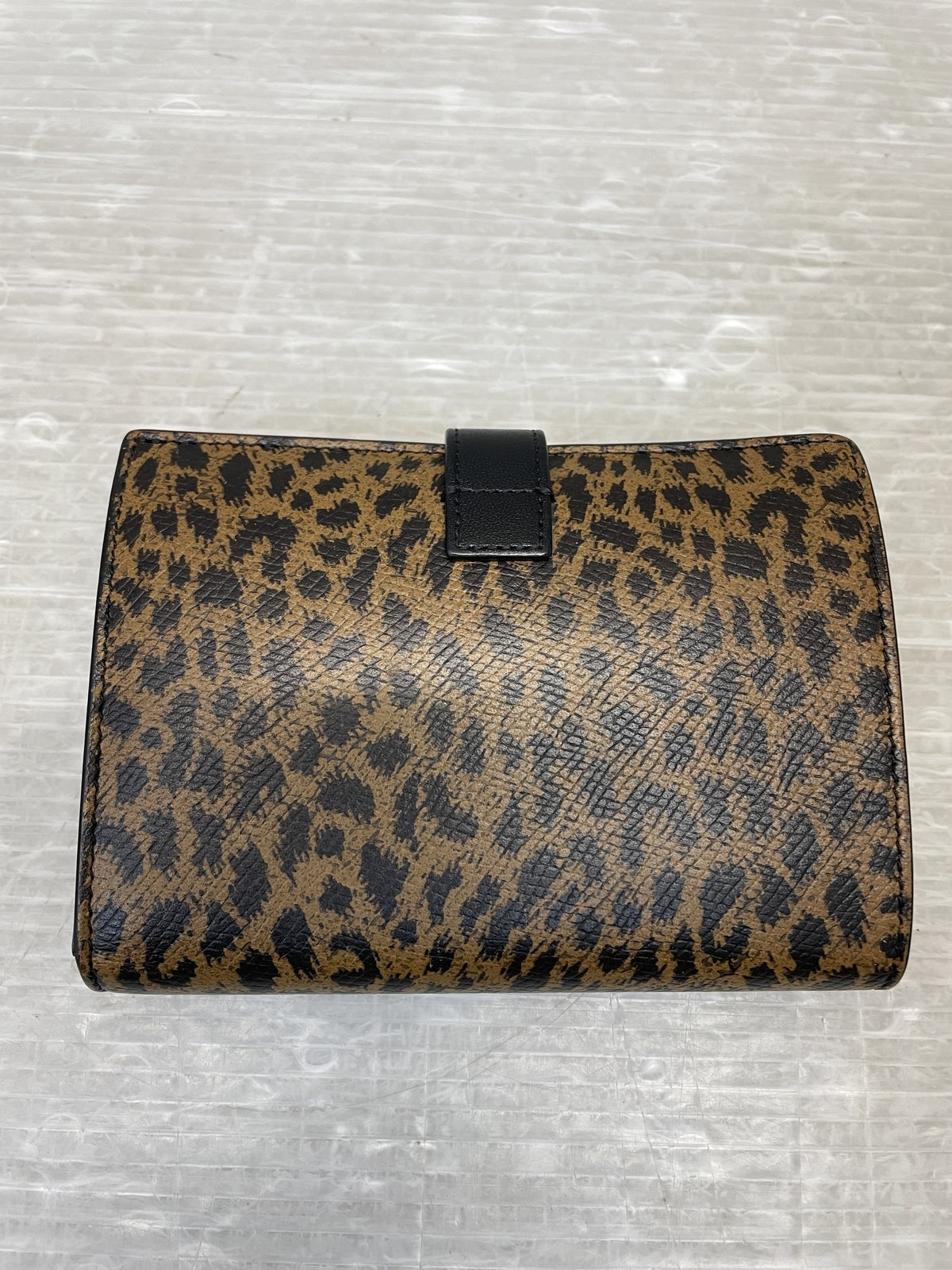 CELINE レオパード ミディアムストラップウォレット