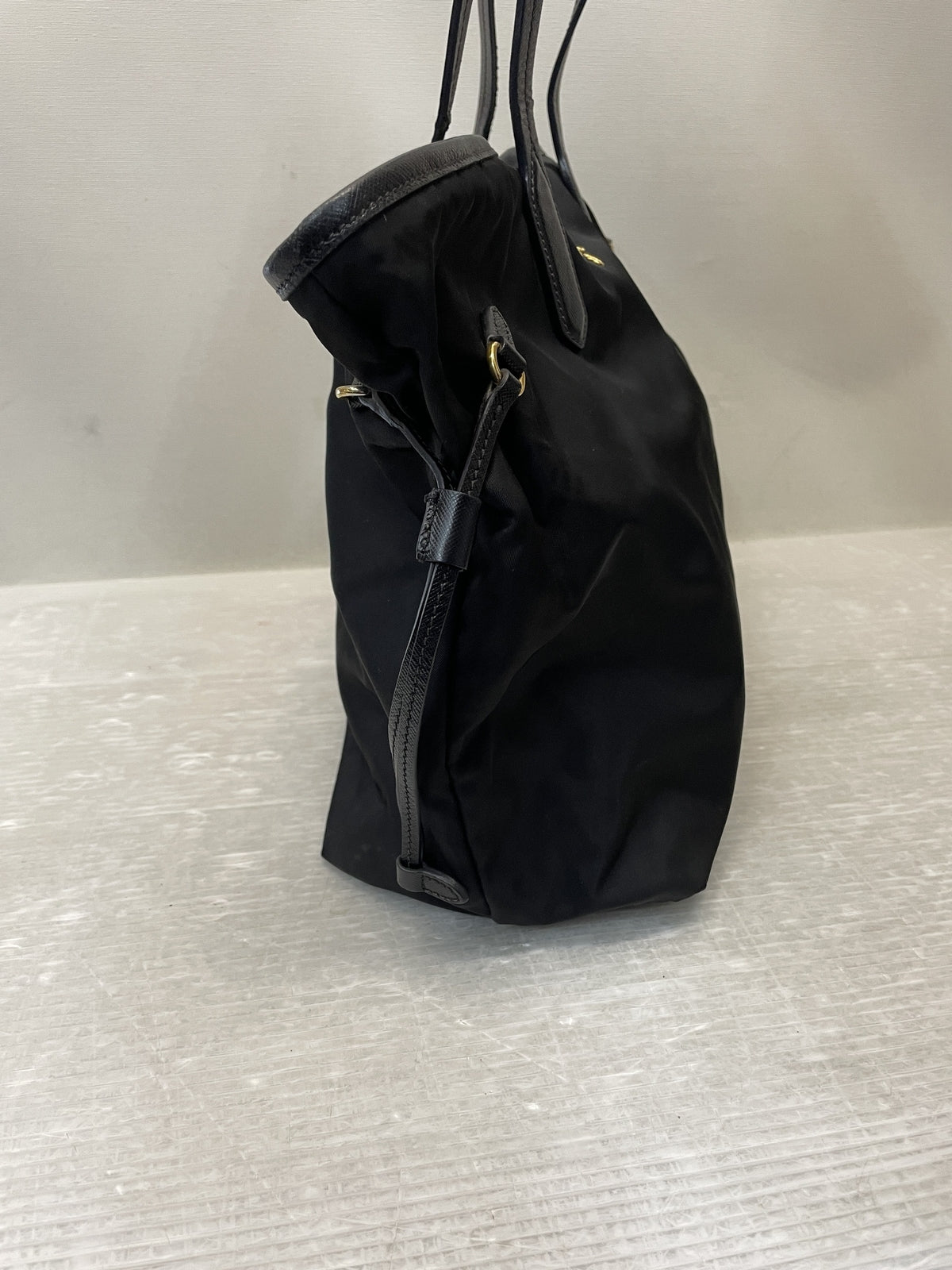 PRADA ｾﾐｼｮﾙﾀﾞｰ ﾅｲﾛﾝﾄｰﾄﾊﾞｯｸﾞ 黒