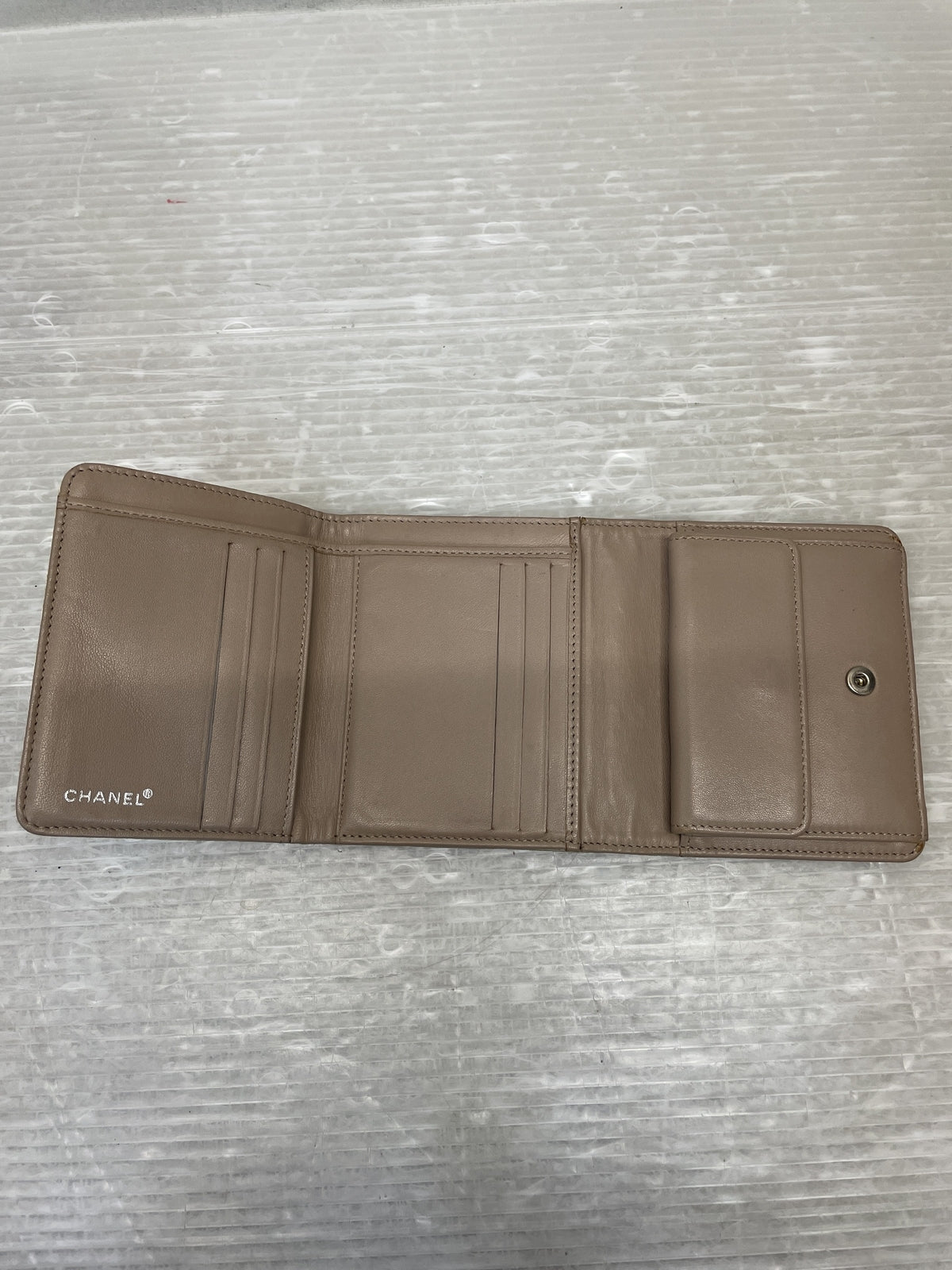 CHANEL ニュートラベルライン 三つ折り財布 ベージュ