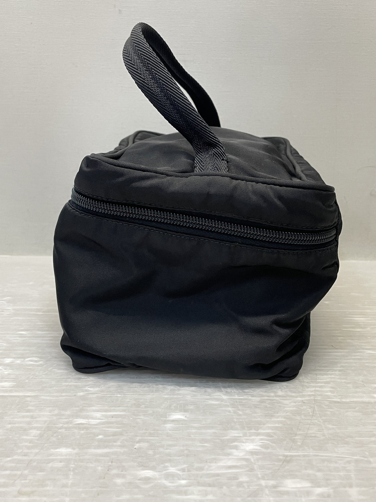 PRADA 三角プレート ナイロンバニティバッグ 黒