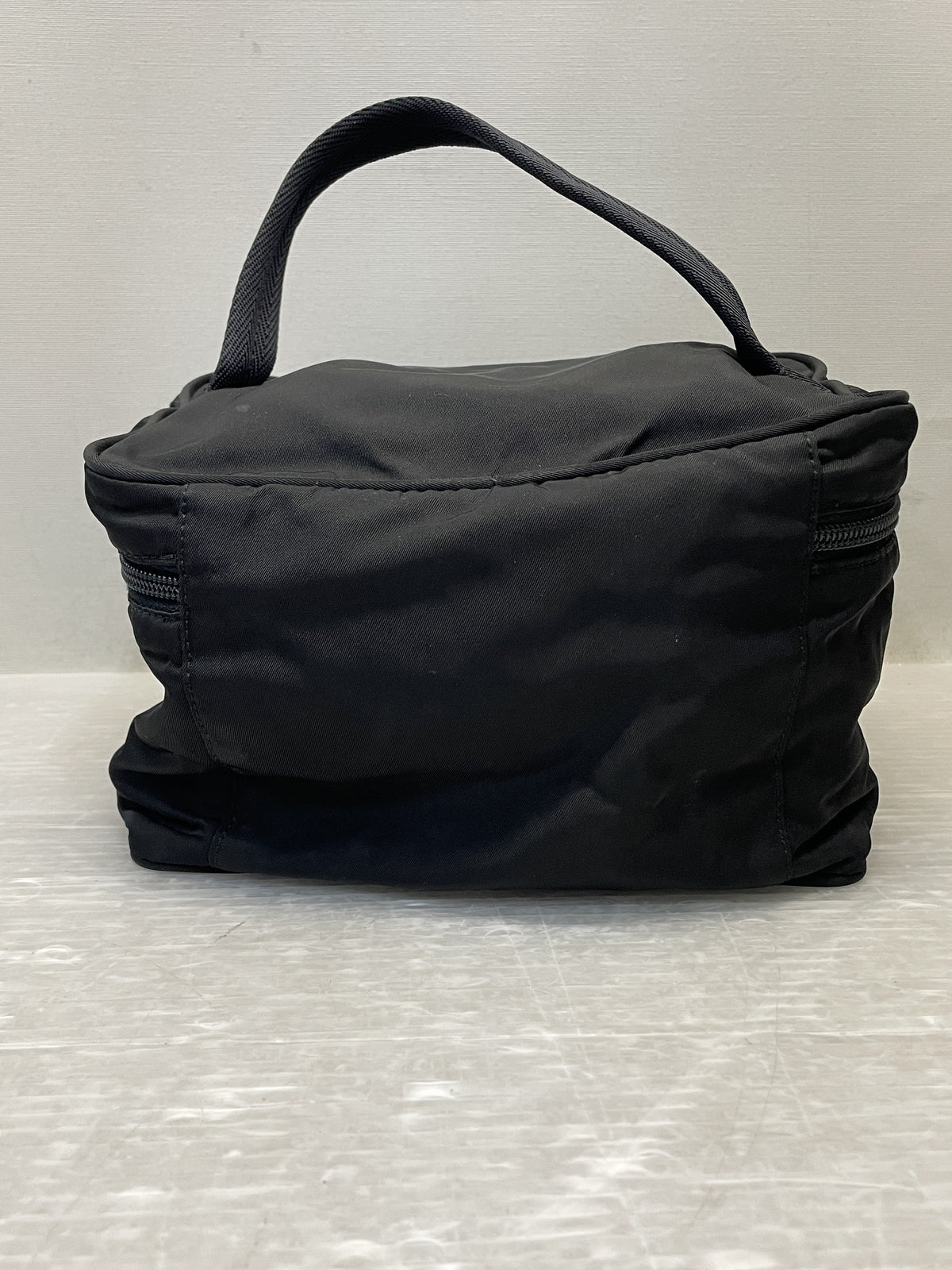 PRADA 三角プレート ナイロンバニティバッグ 黒