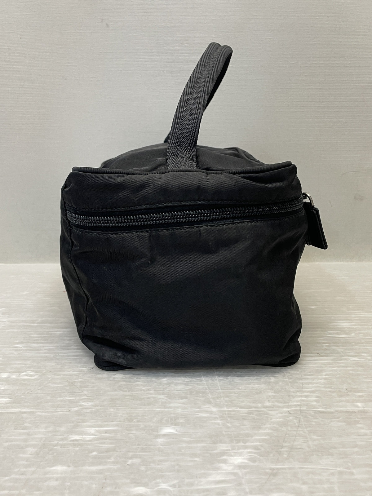 PRADA 三角プレート ナイロンバニティバッグ 黒
