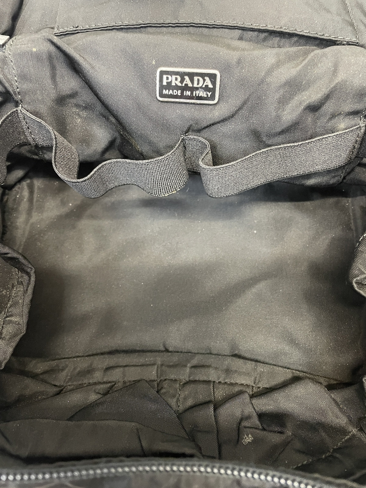PRADA 三角プレート ナイロンバニティバッグ 黒