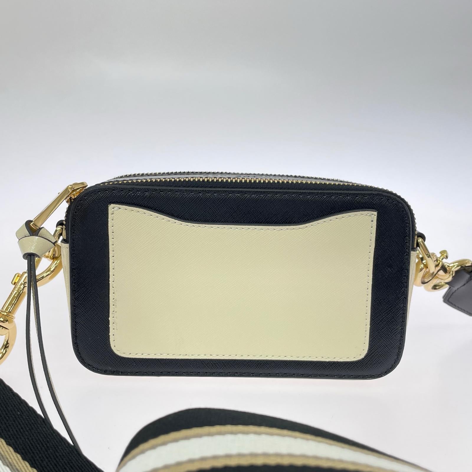 ショルダーバッグ MARC JACOBS スナップショット カメラショルダーバッグ アイボリー