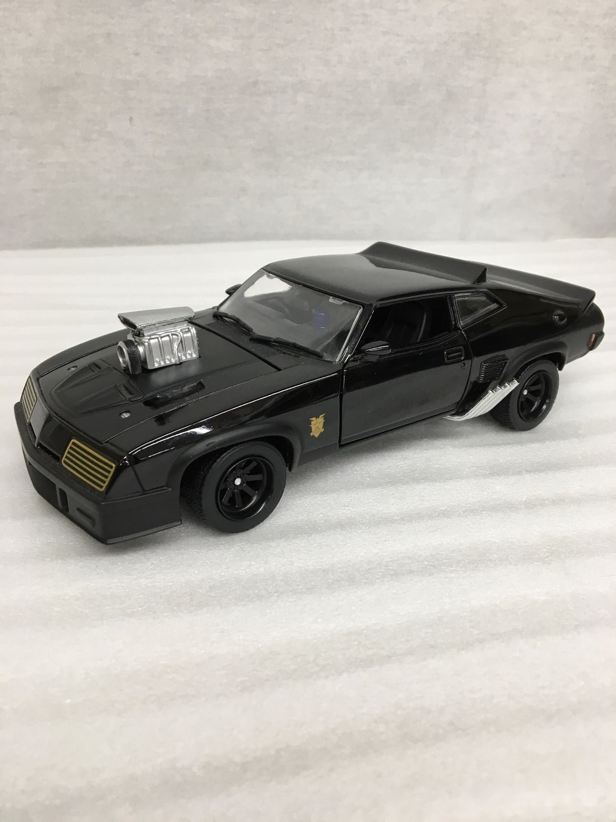 MADMAX FIRST V8 INTERCEPROR スケールカー