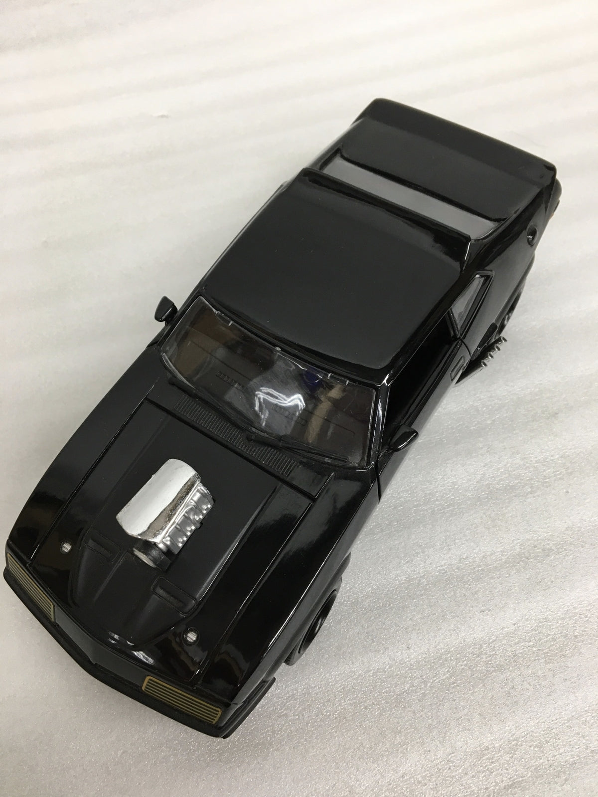 MADMAX FIRST V8 INTERCEPROR スケールカー