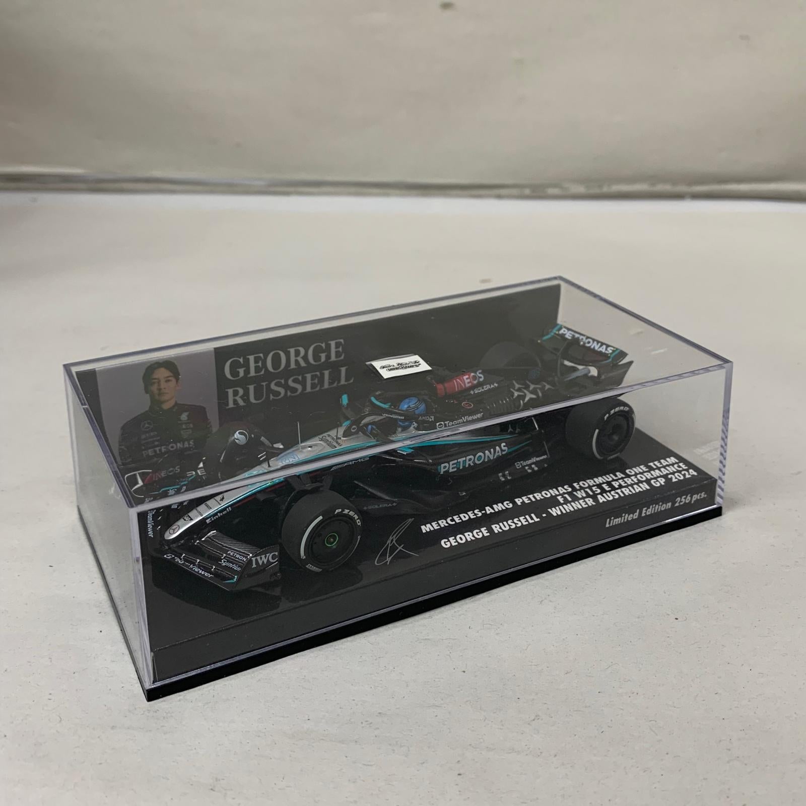 MINICHAMS メルセデスAMG F1 W15 GEORGE RUSSELL スケールカー