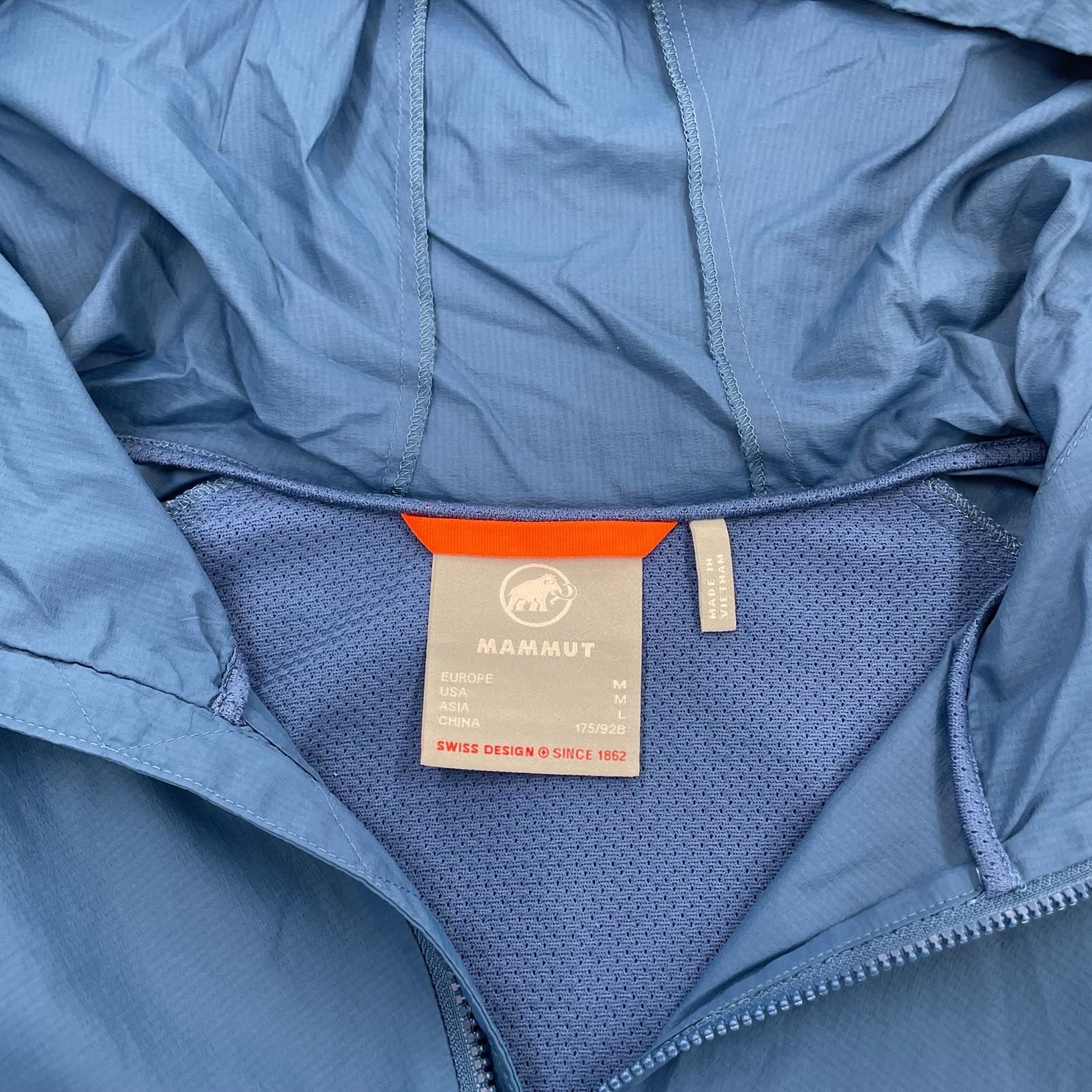 マウンテンパーカー 胸ロゴナイロンジャケット 青 (L) L ブルー