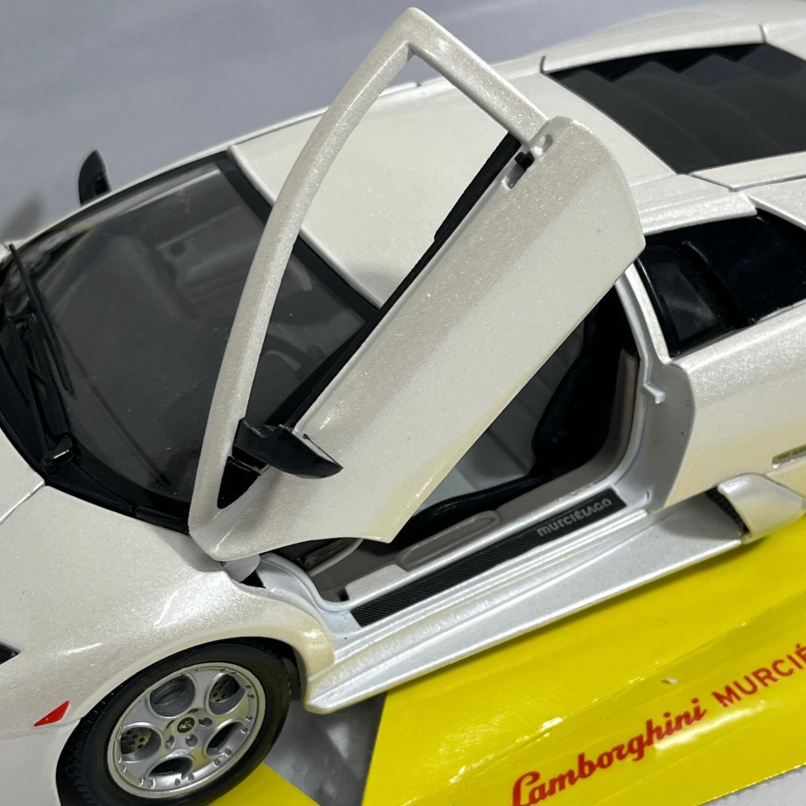 ブラゴ 1/18 ランボルギーニ ムルシエラゴ メタリックホワイト スケールカー