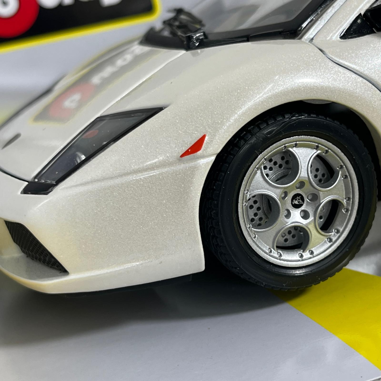 ブラゴ 1/18 ランボルギーニ ムルシエラゴ メタリックホワイト スケールカー