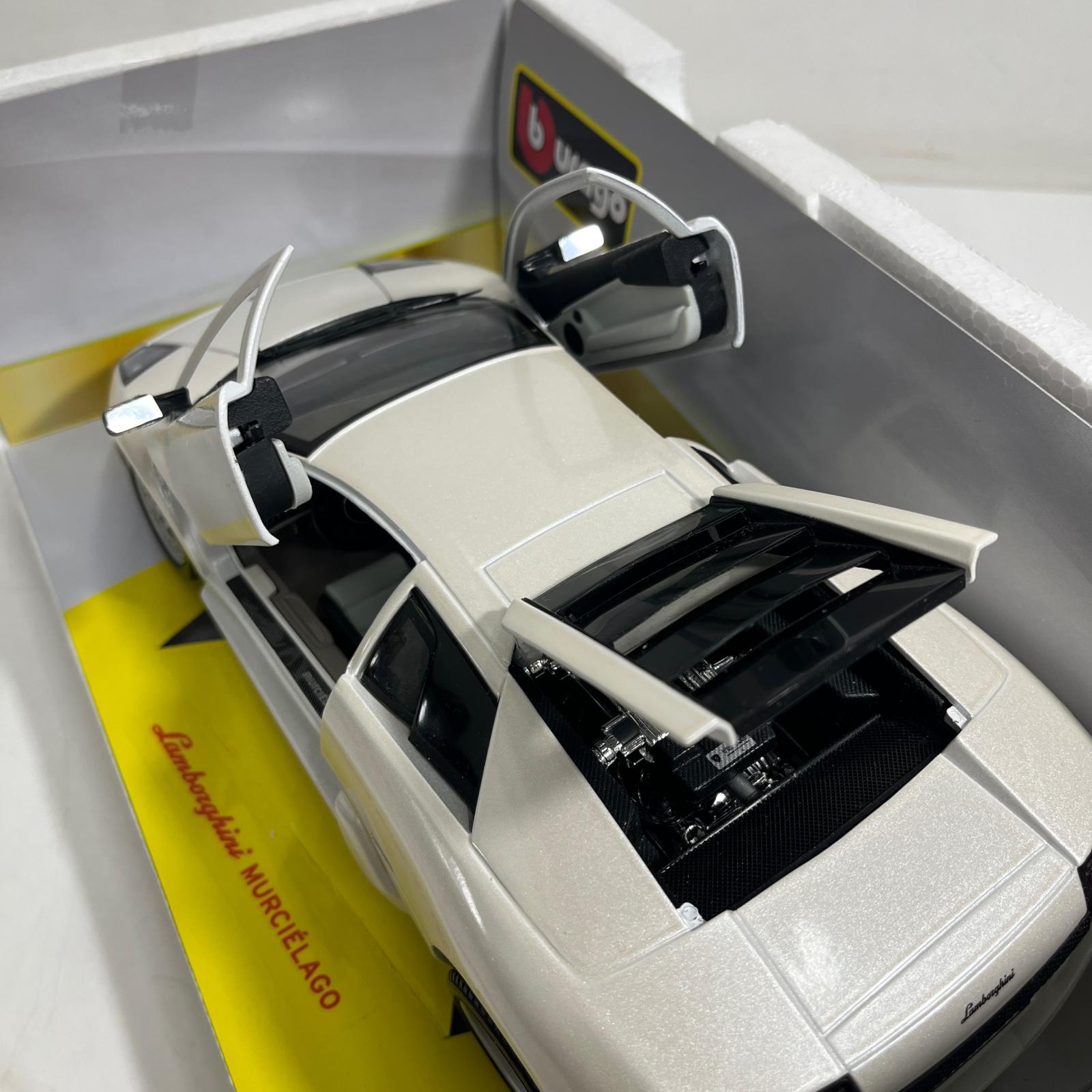 ブラゴ 1/18 ランボルギーニ ムルシエラゴ メタリックホワイト スケールカー