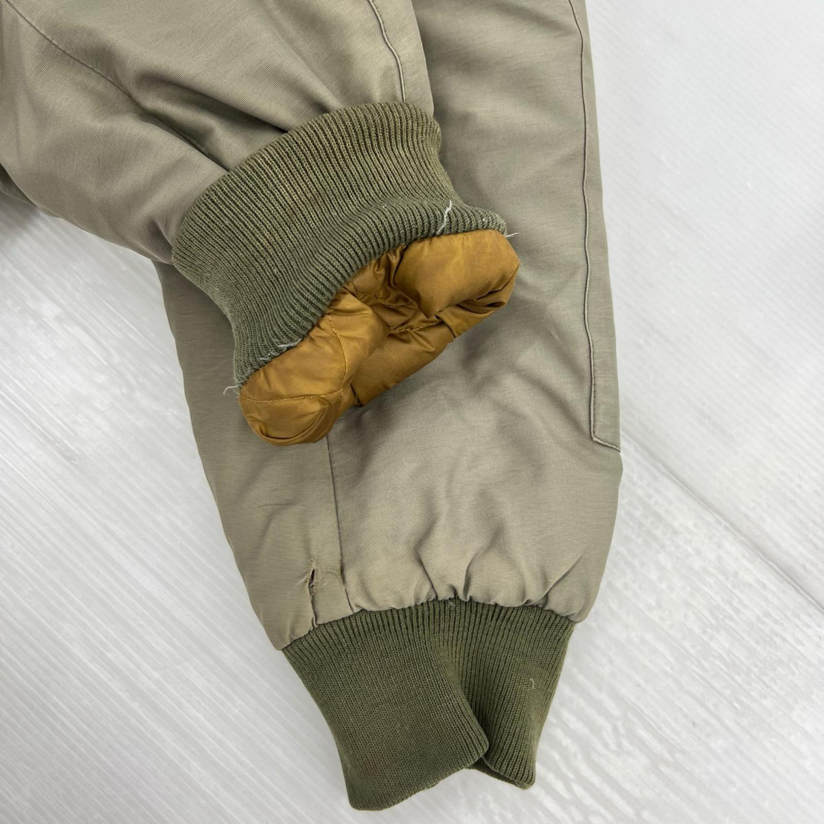 ダウンジャケット BAUER DOWN B-9 日の出ﾀｸﾞ復刻（L) L グリーン