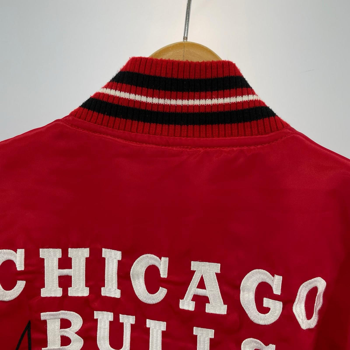 ジャケット JH Design NBA CHICAGO BULLS ポリスタジャン-M M