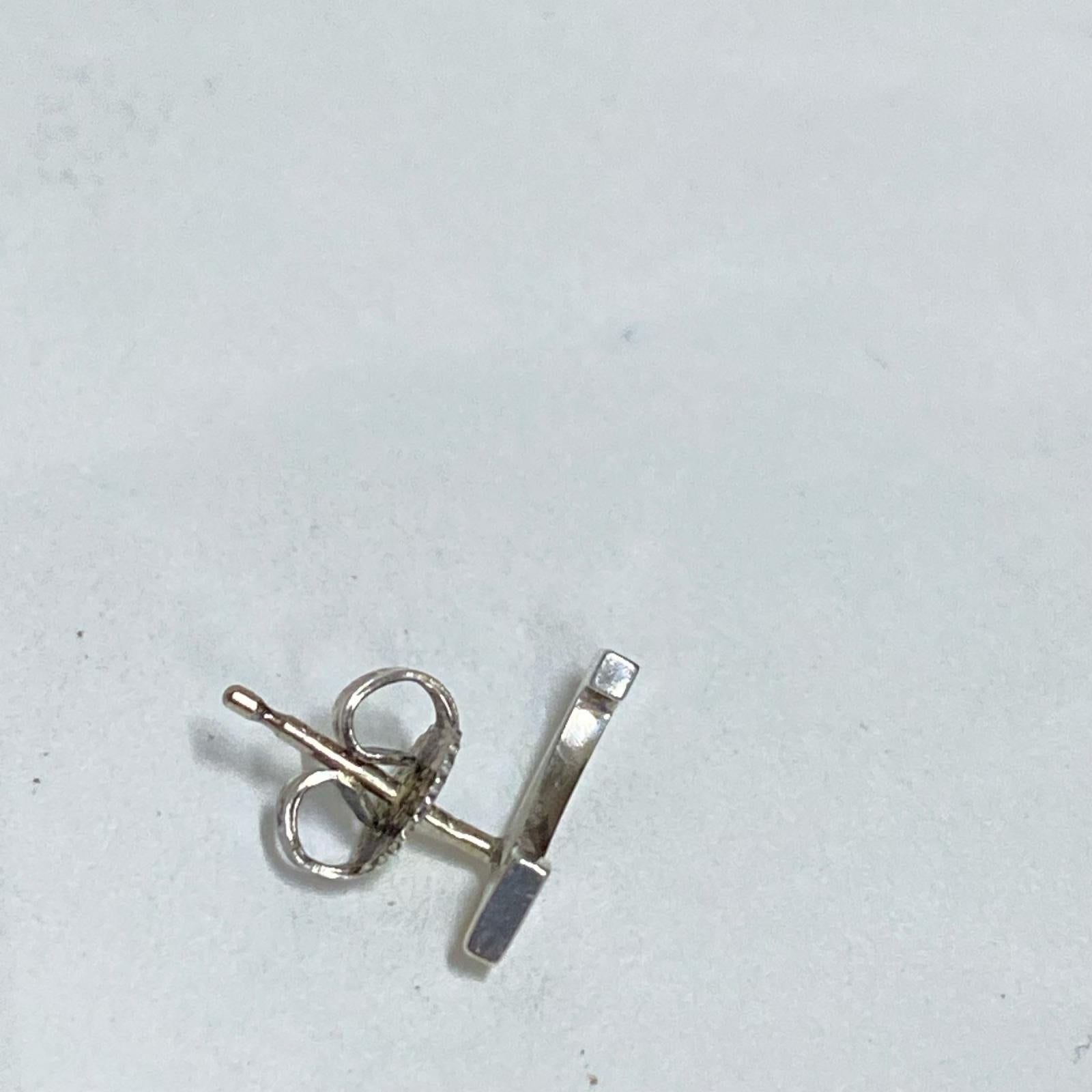 Tｉｆｆａｎｙ＆Co. Ｔスマイル ピアス SV25