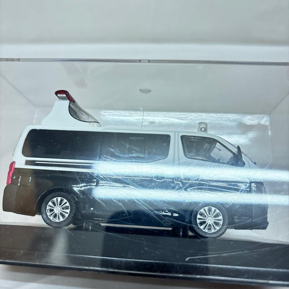 RAI’S 日産 キャラバン 2013 神奈川県警察所轄署誘導標識車両 Nissan NV350 CARAVAN（E26）　2013 神奈川県警察所轄署誘導標識車両 ヒコセブンプラス スケールカー