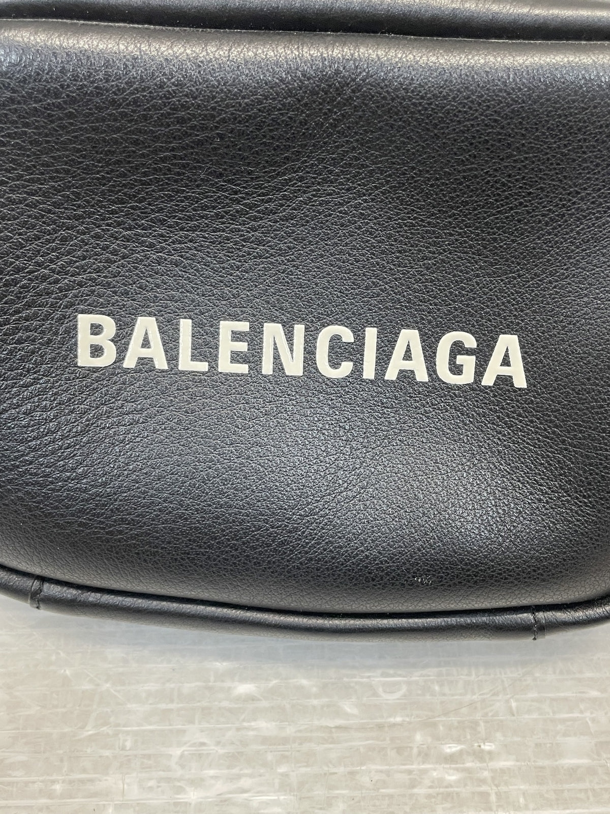 BALENCIAGA エブリデイ カメラバッグXS レザーショルダーバッグ ブラック