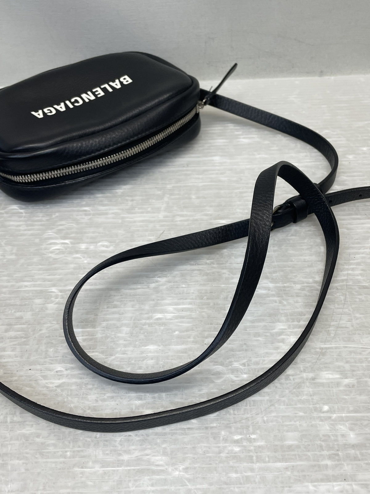 BALENCIAGA エブリデイ カメラバッグXS レザーショルダーバッグ ブラック