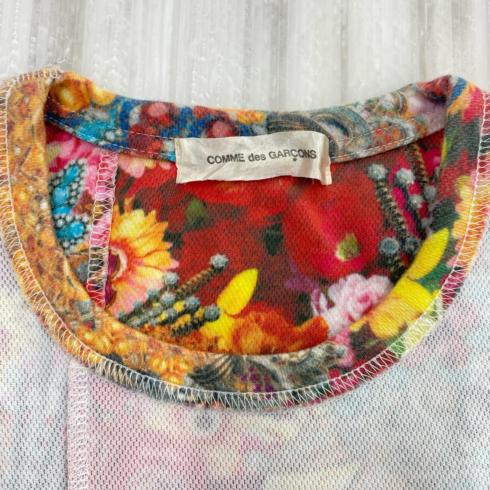 半袖Ｔシャツ インサイドアウト 花柄 白 (-) ホワイト