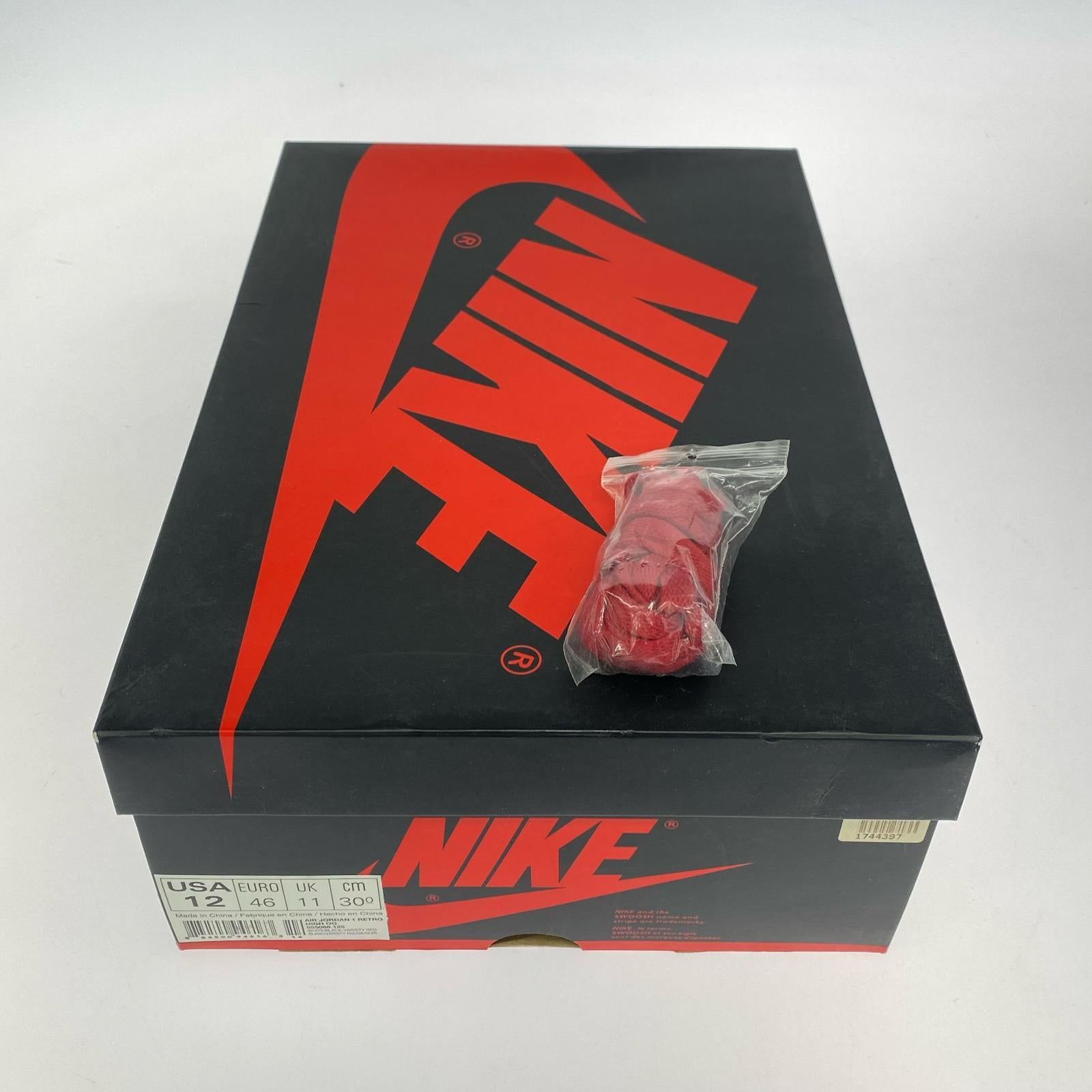 スニーカー NIKE AIR JORDAN 1 RETRO HIGH OG BLACK TOE 555088-125 (30) 30cm (US12 UK11 1/2 EU50)