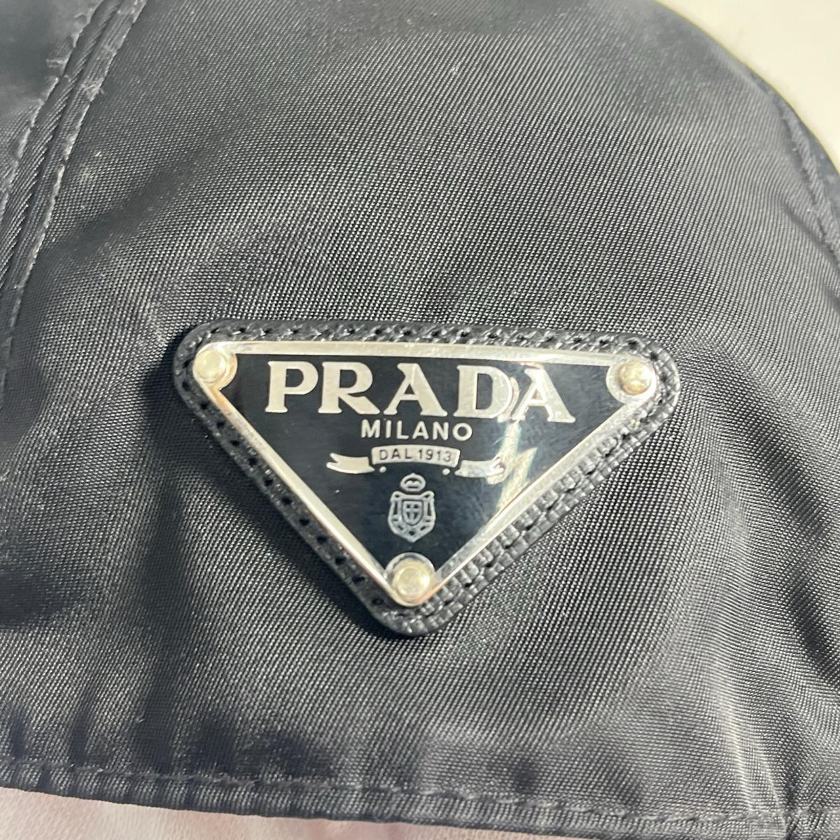 PRADA Re-Nylon トライアングルロゴ ベースボールキャップ 1HC274 2DMI