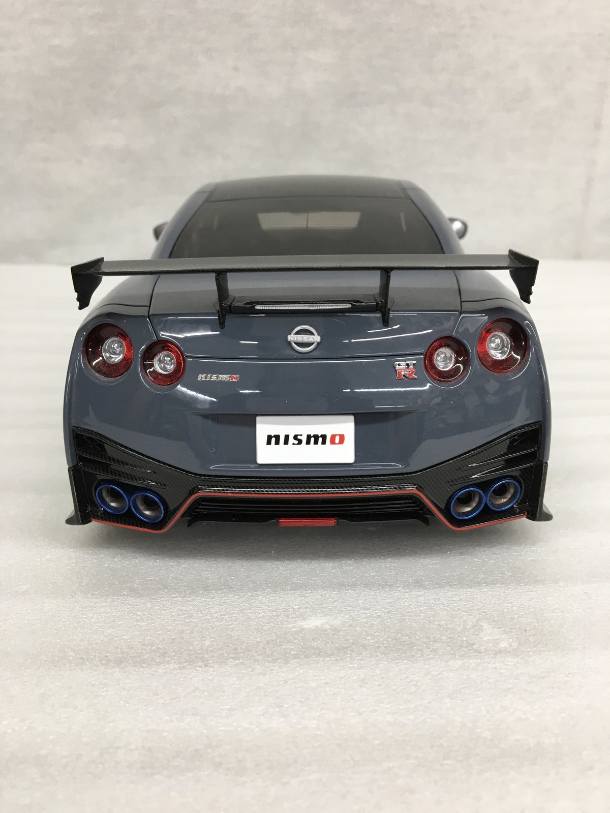 AUTOart NISSAN GT-R ニスモ SPECIAL EDITION スケールカー