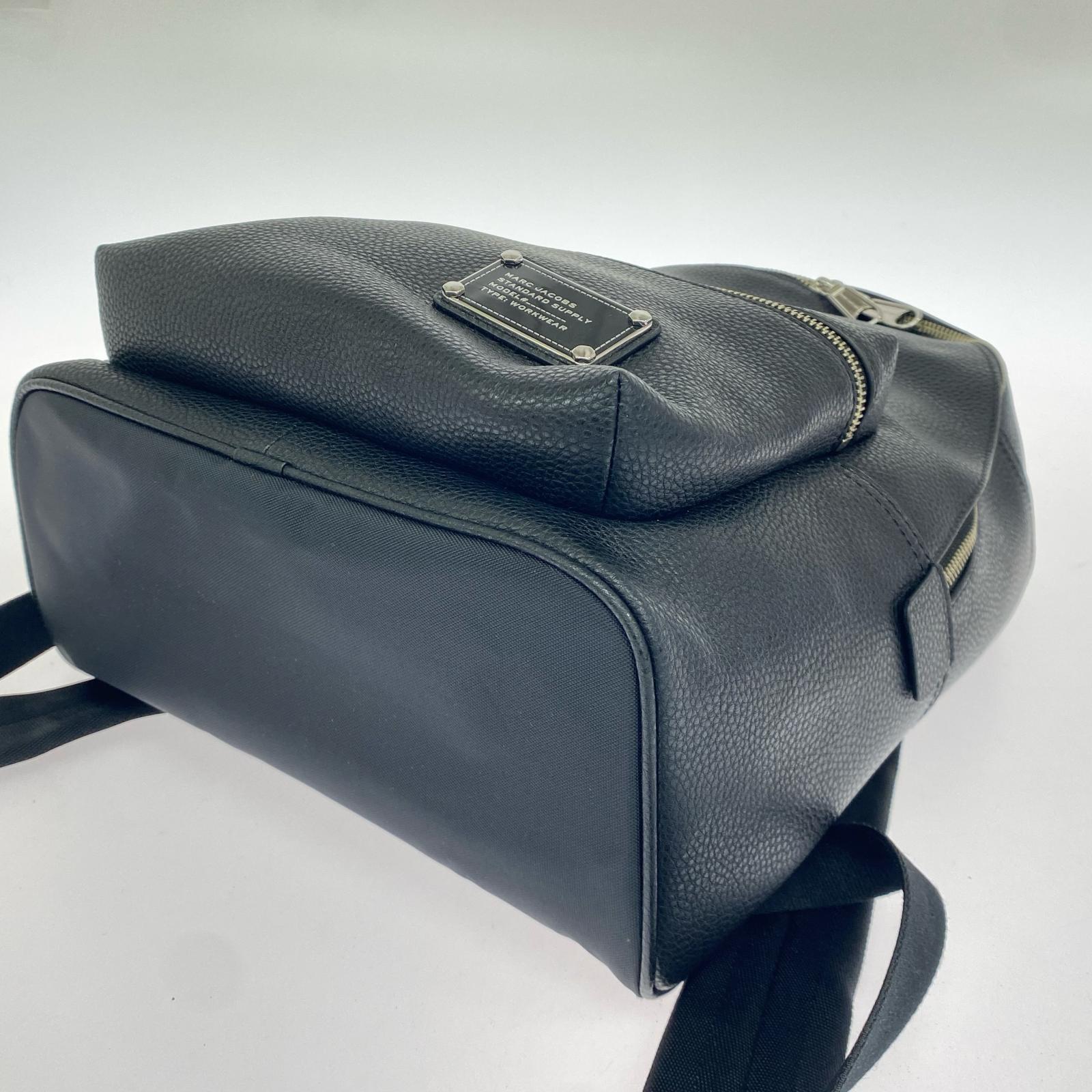 リュック・デイパック 4P4HBP003H01 LARGE BACKPACK ブラック