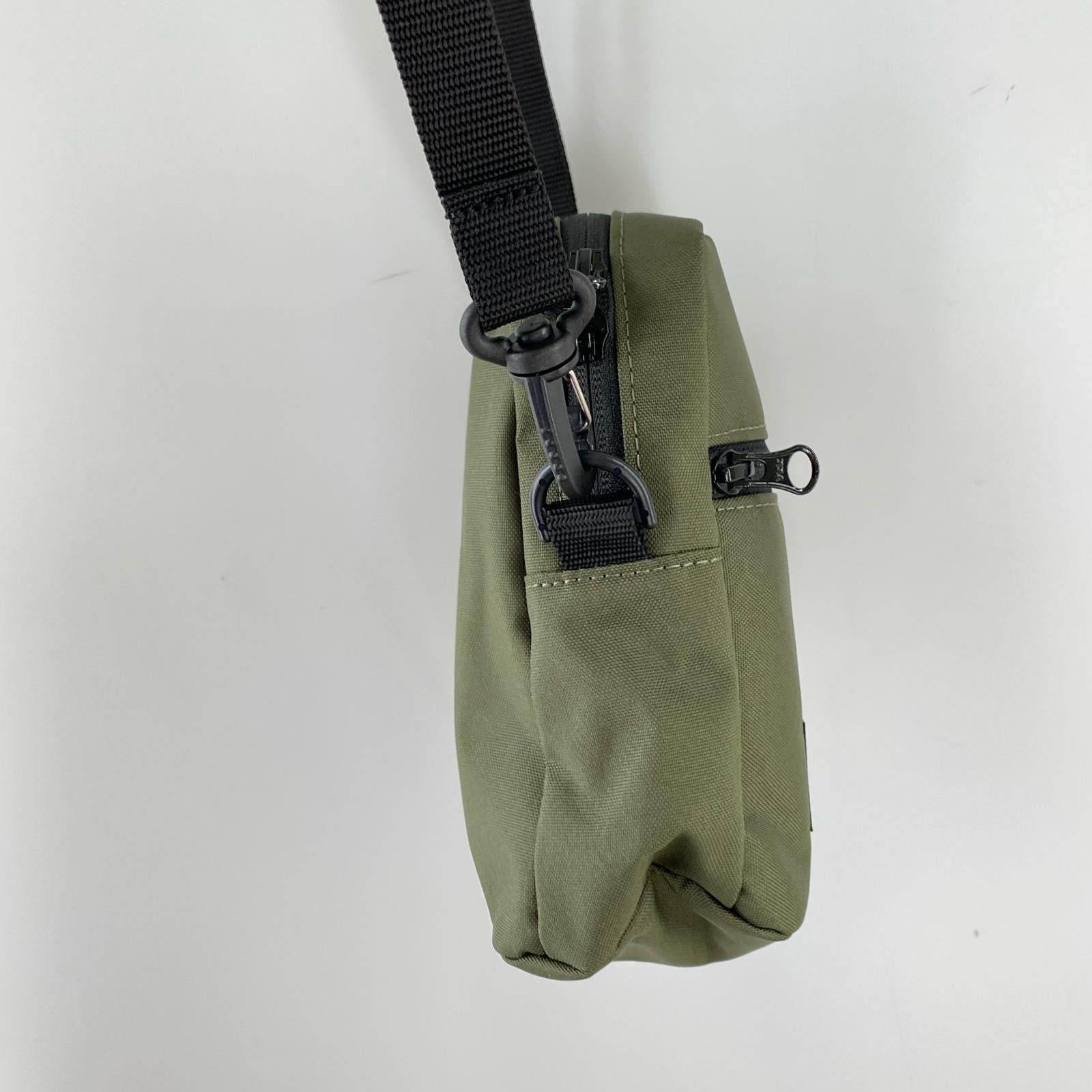 ショルダーバッグ MINI VERTICAL BAG カーキ