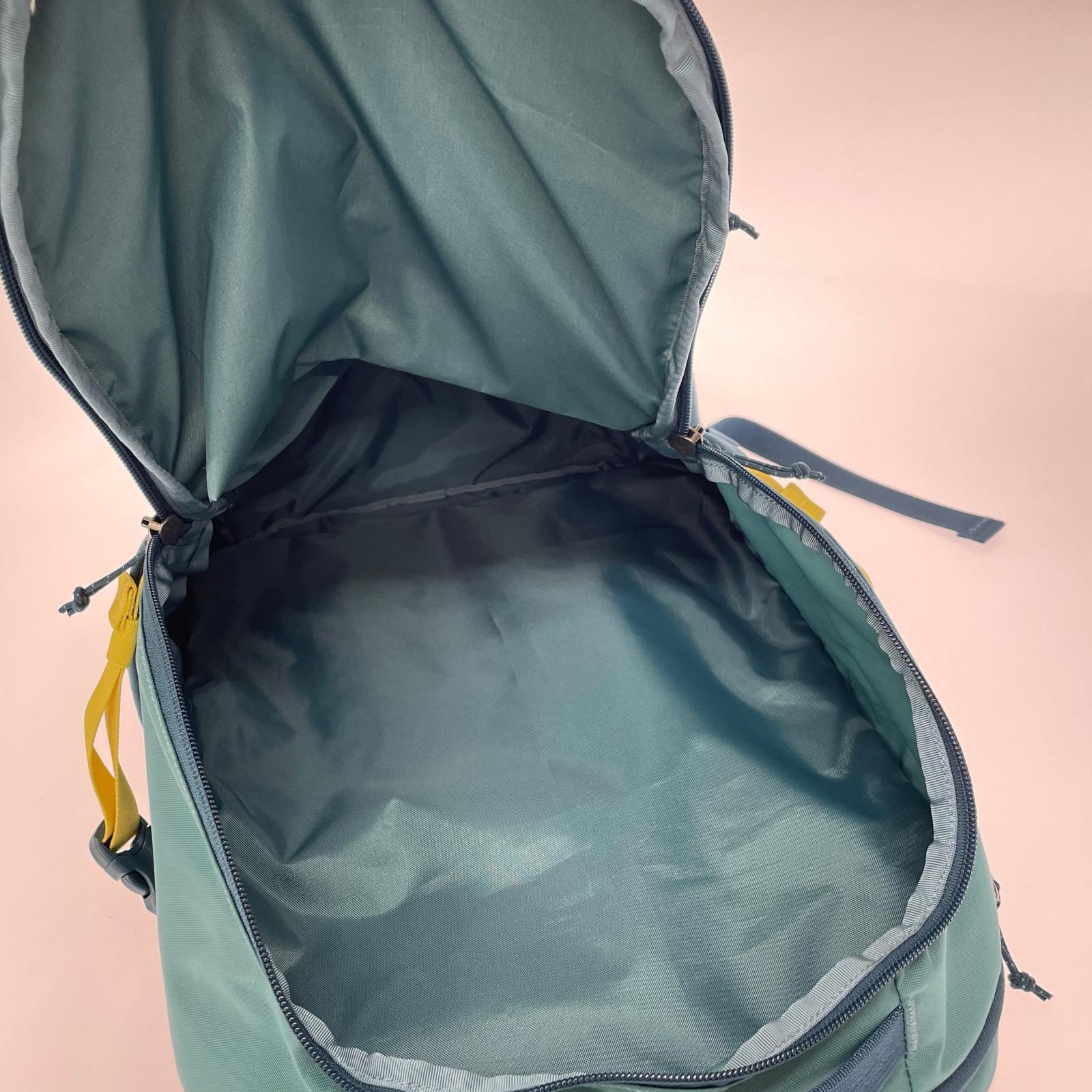 リュック・デイパック Refugio Day Pack 30L グリーン