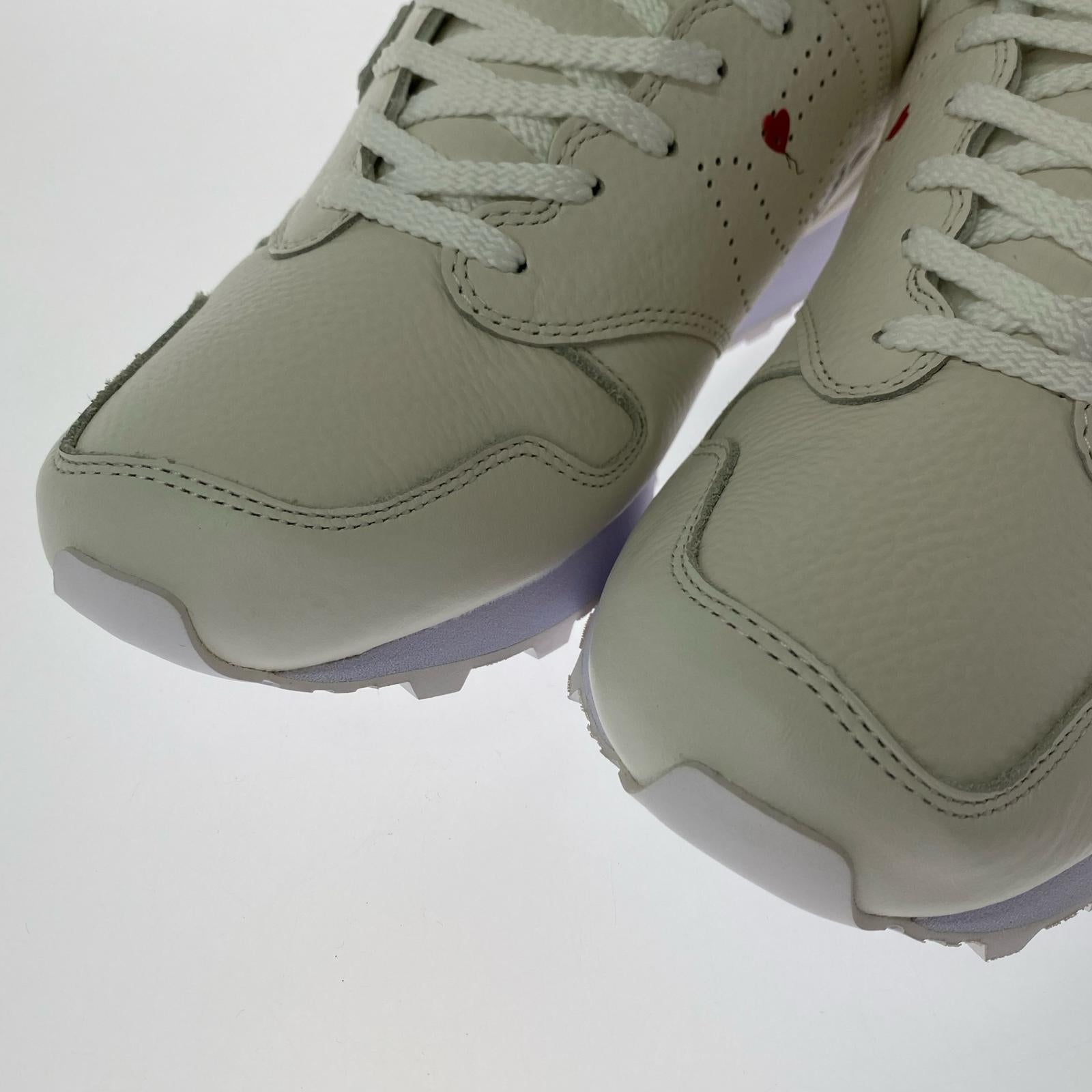 スニーカー US7.5 バンクシー WHITE 25.5cm (US7 1/2 UK7 EU41) ホワイト