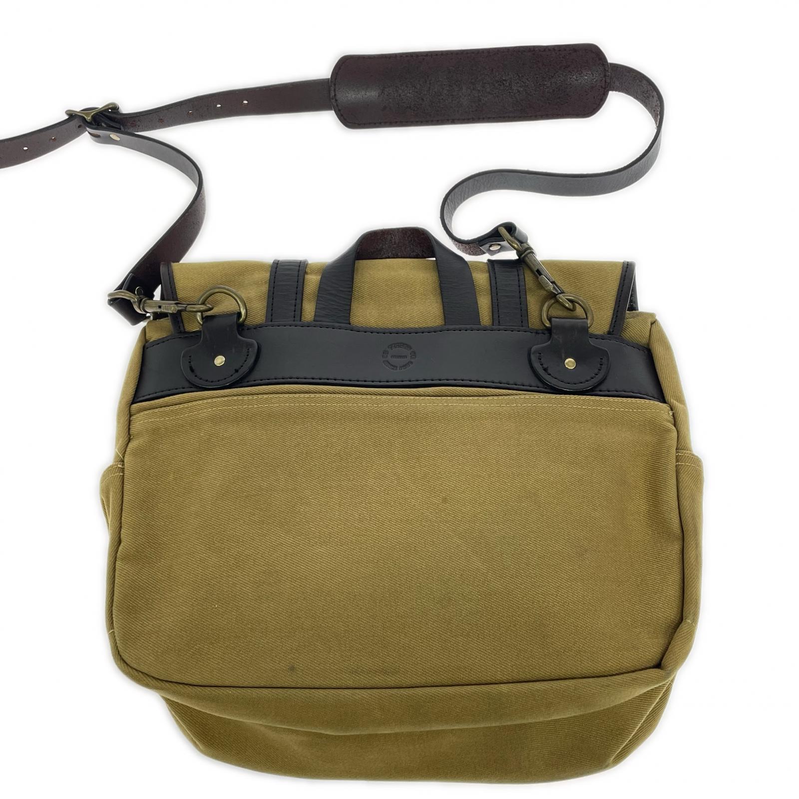 ショルダーバッグ FILSON ミディアムフィールドバッグ ベージュ